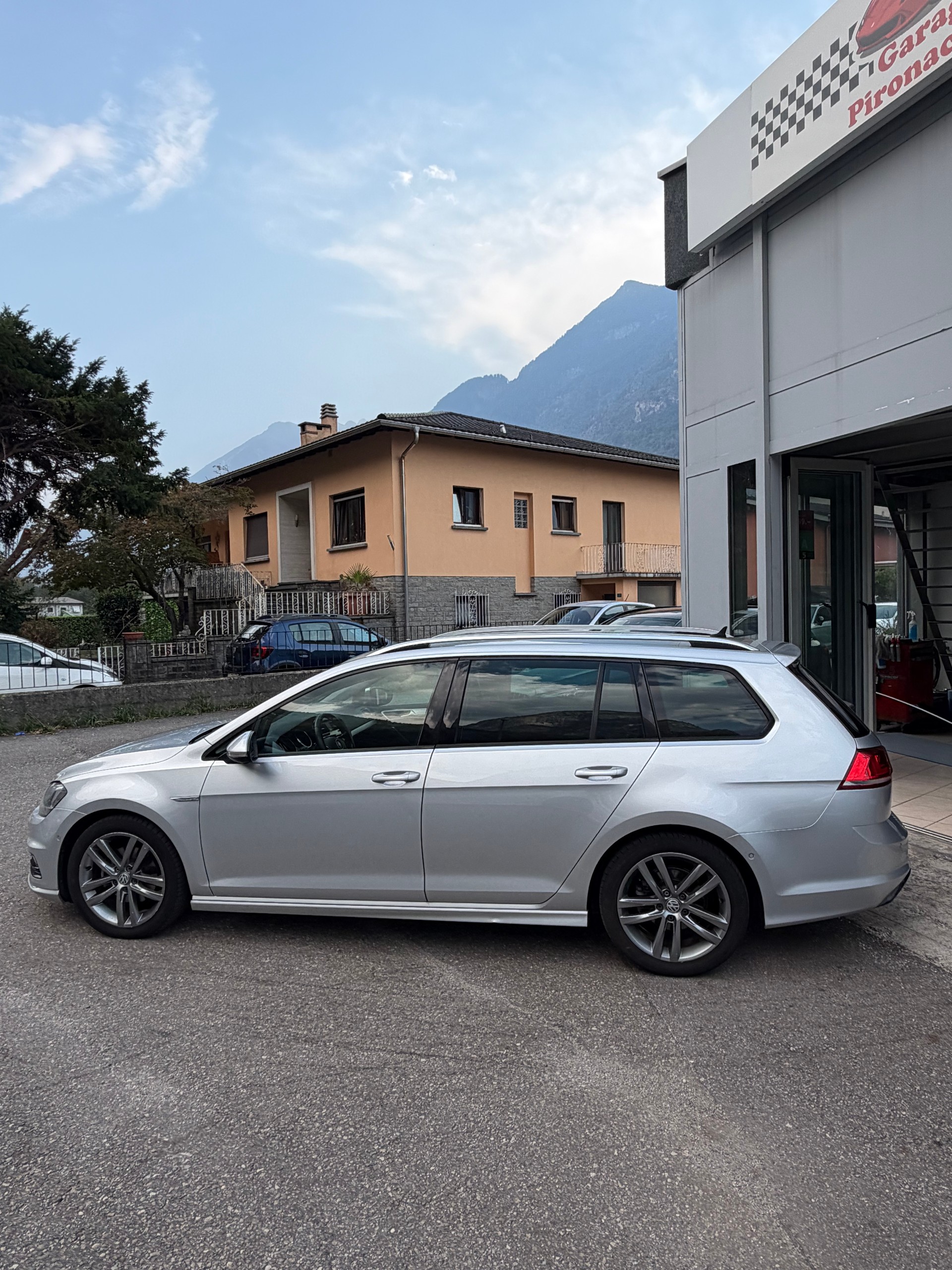 VW Golf Variant 1.4 TSI Highline DSG-image-2