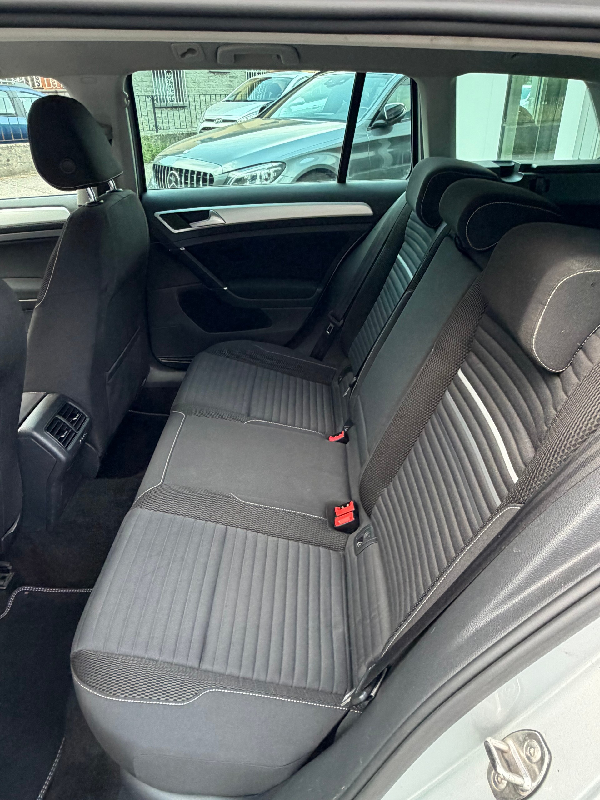VW Golf Variant 1.4 TSI Highline DSG-image-9