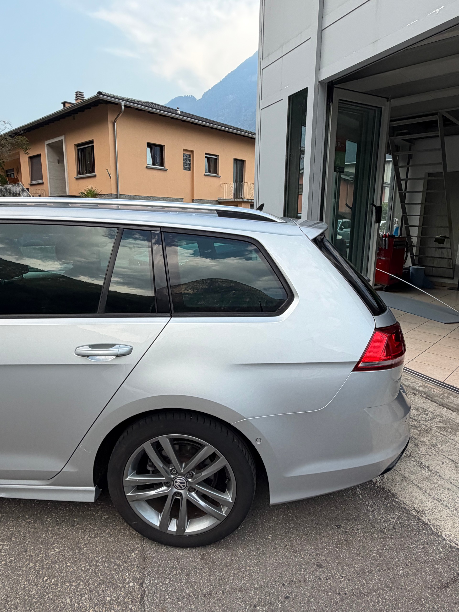 VW Golf Variant 1.4 TSI Highline DSG-image-3
