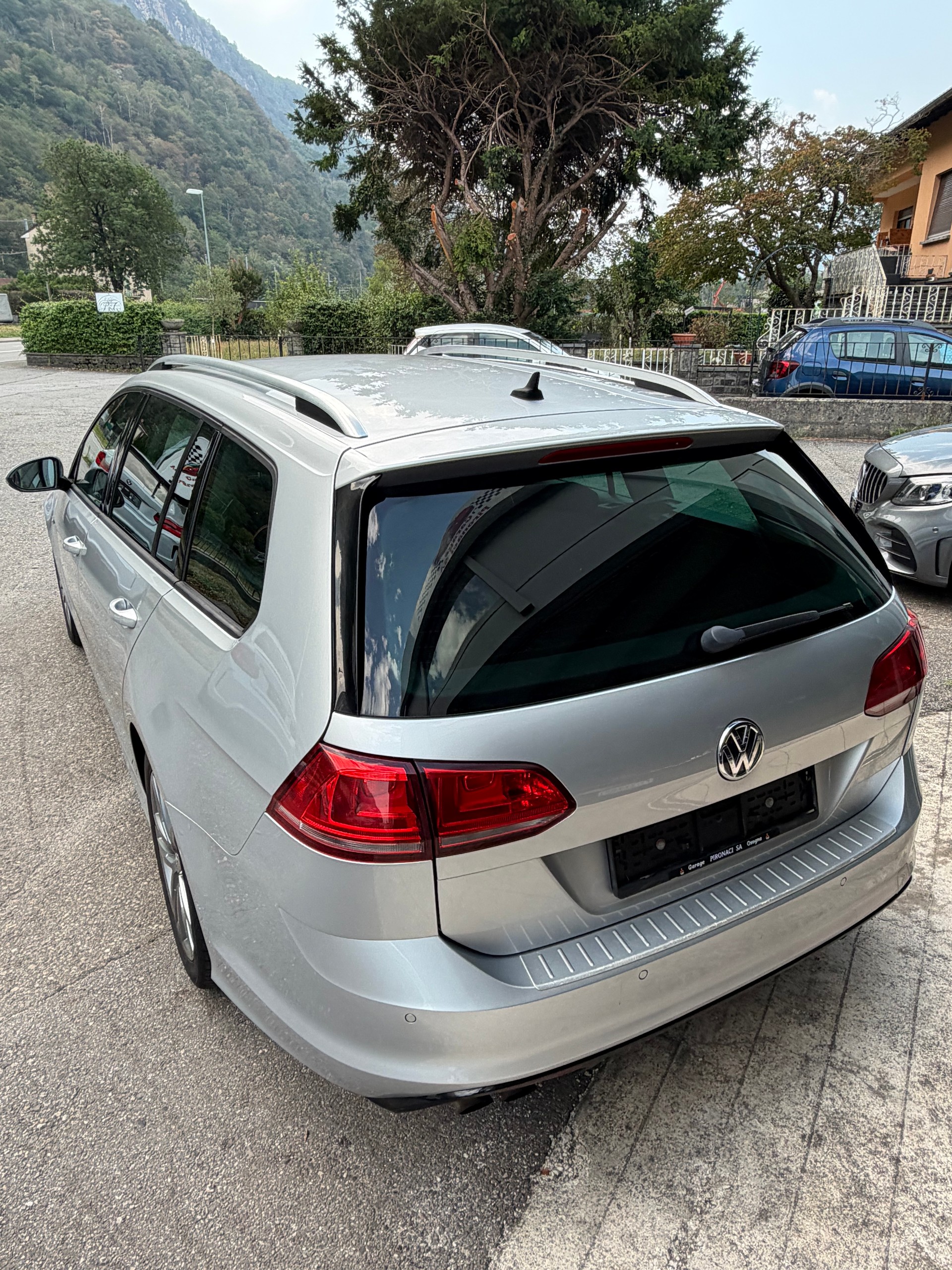 VW Golf Variant 1.4 TSI Highline DSG-image-4