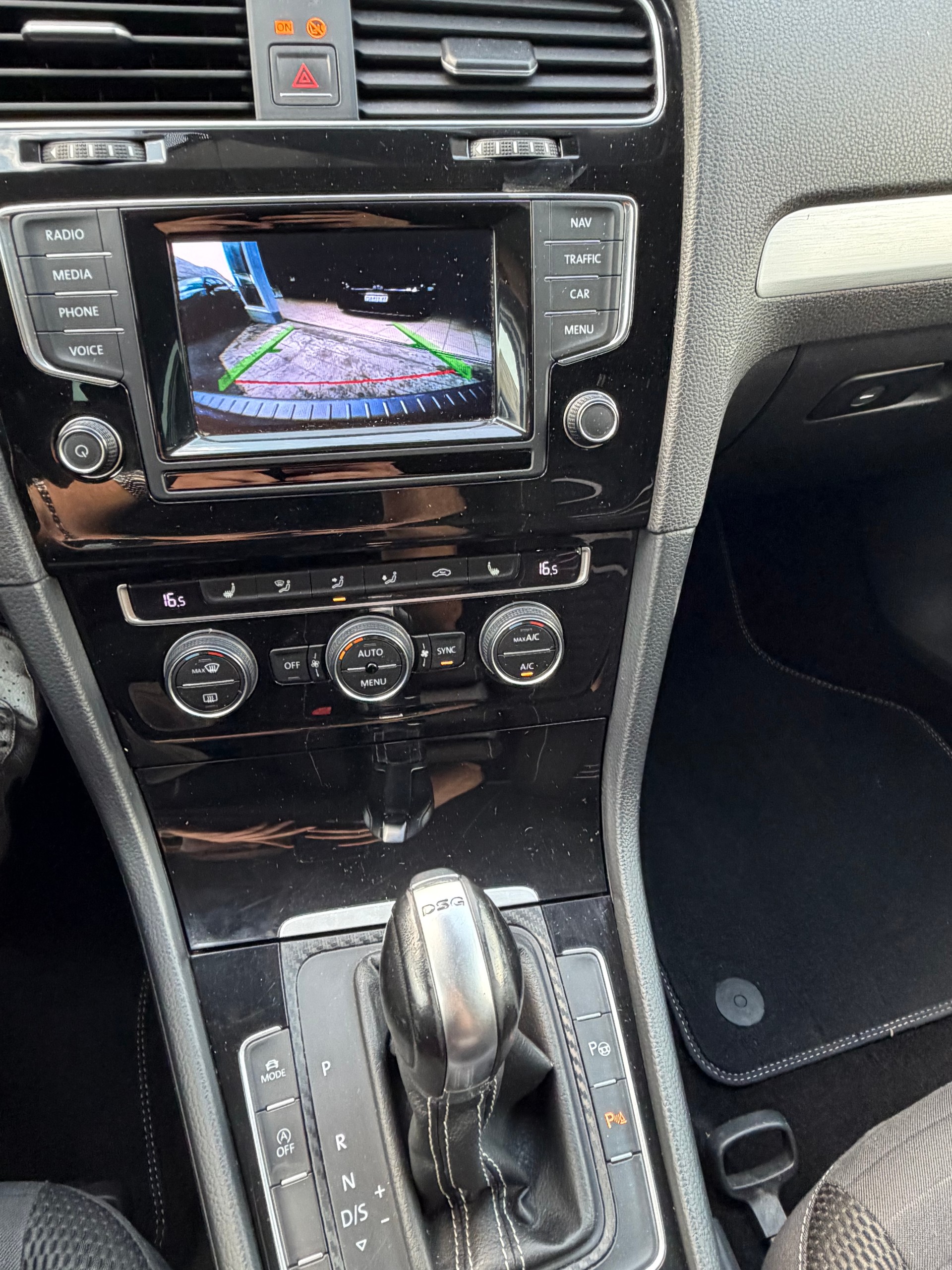 VW Golf Variant 1.4 TSI Highline DSG-image-11