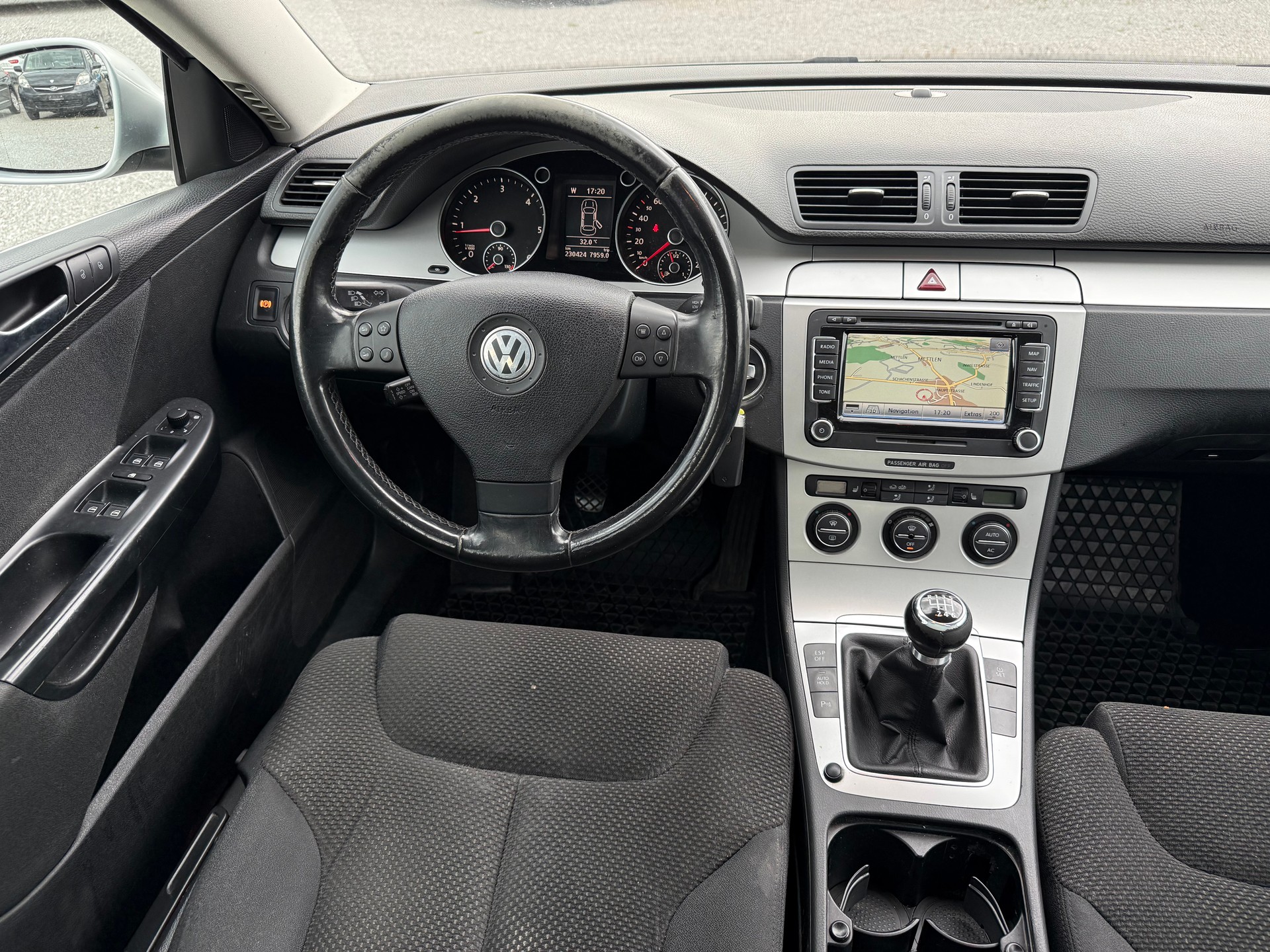 VW Passat Variant 2.0 TDI Trendline 4Motion-image-9