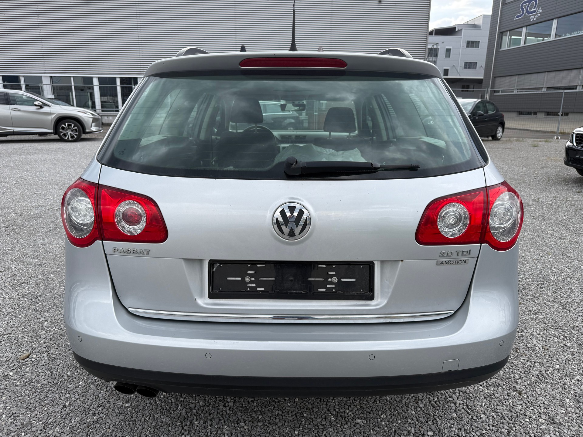 VW Passat Variant 2.0 TDI Trendline 4Motion-image-3