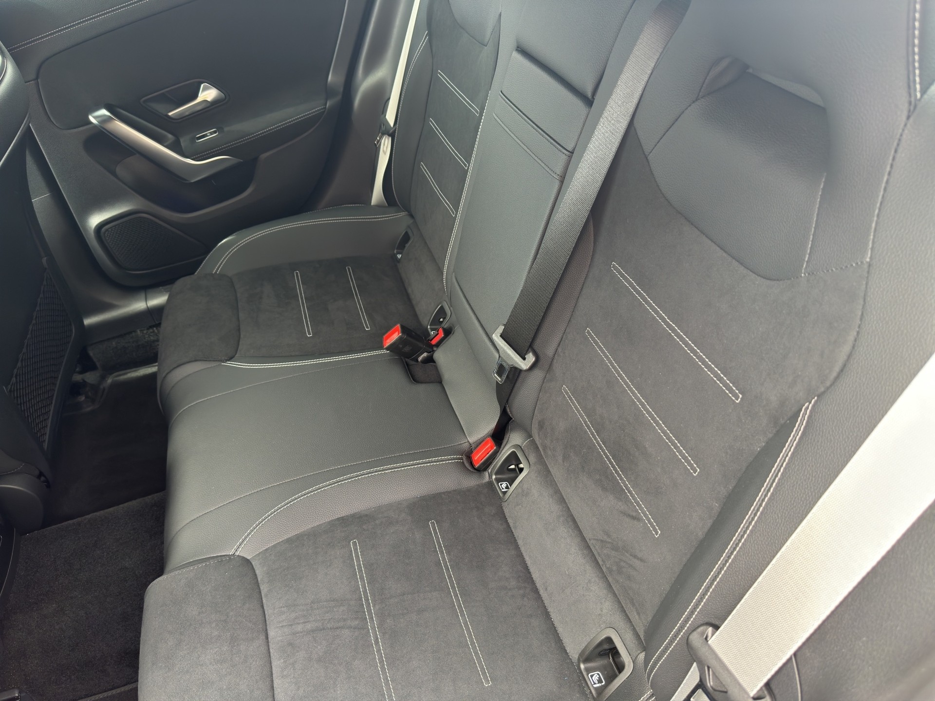 MERCEDES-BENZ CLA 200 d 7G-DCT AMG Edition-image-7