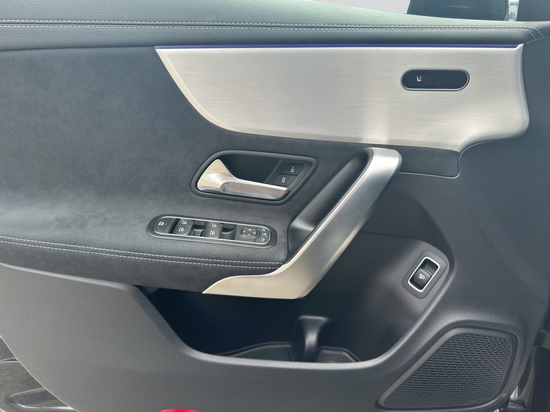 MERCEDES-BENZ CLA 200 d 7G-DCT AMG Edition-image-8