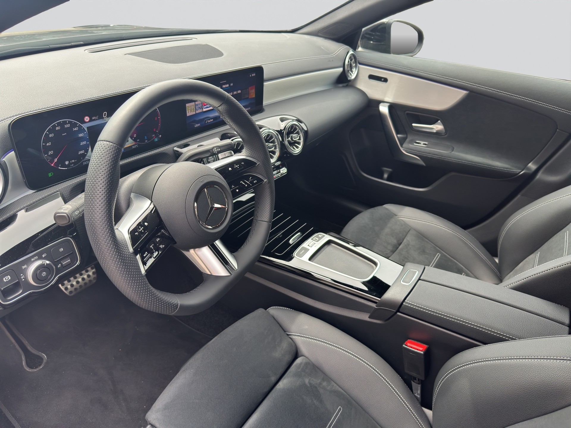 MERCEDES-BENZ CLA 200 d 7G-DCT AMG Edition-image-6