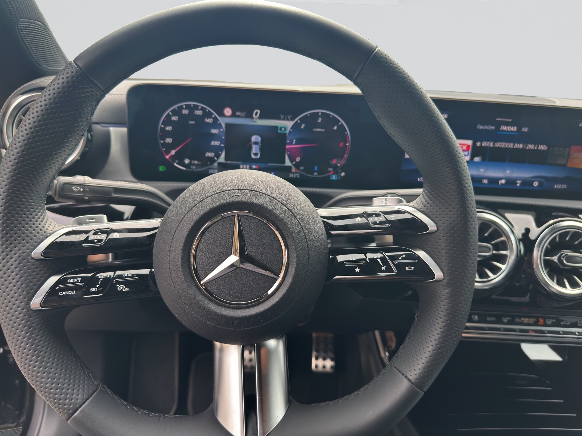MERCEDES-BENZ CLA 200 d 7G-DCT AMG Edition-image-10