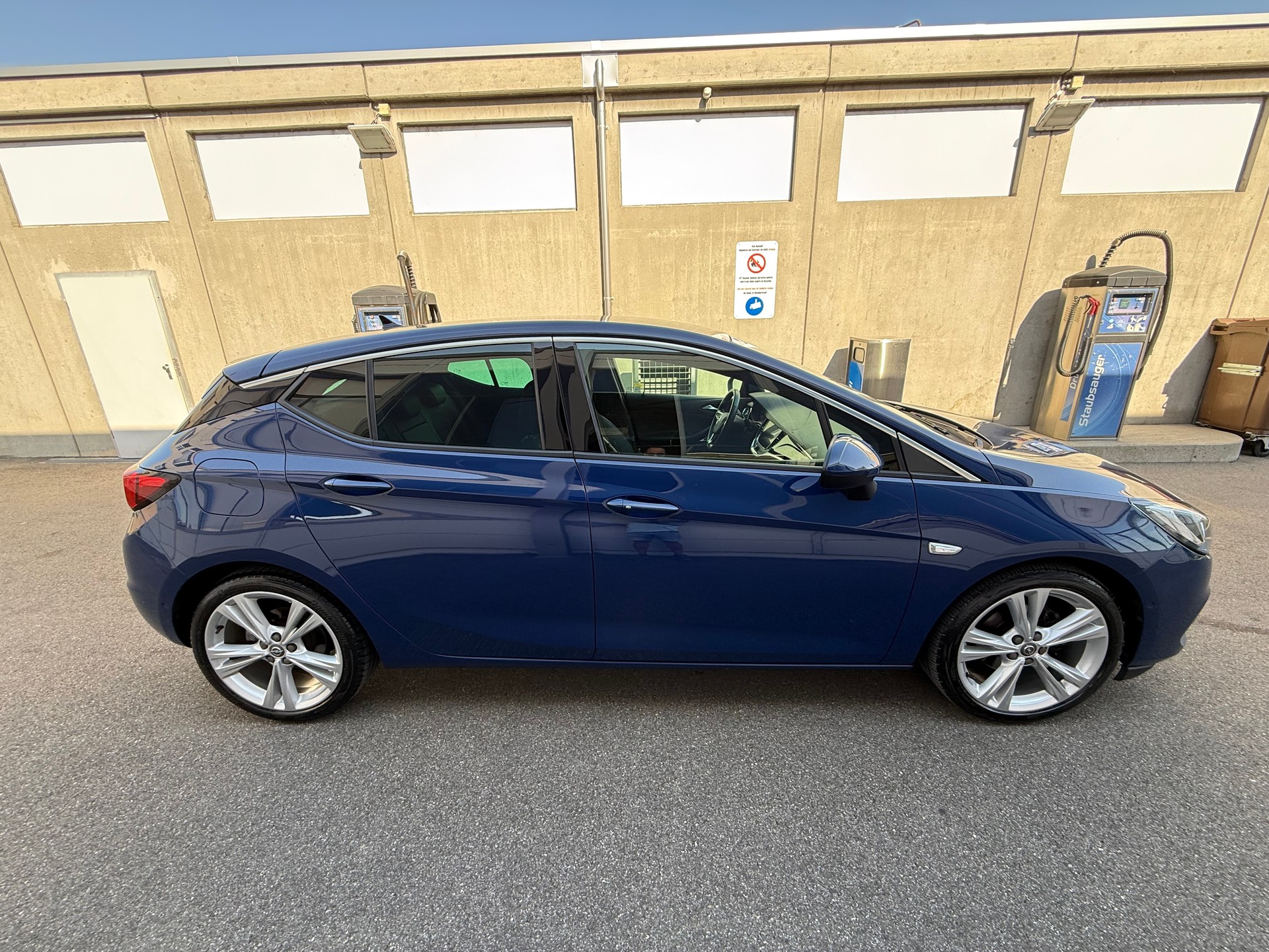 OPEL Astra 1.2i Turbo Ultimate *Einparkhilfe *Spurwechselass. *Frisch ab MFK *Alcantara/Leder *Keyless Open/Start-image-2