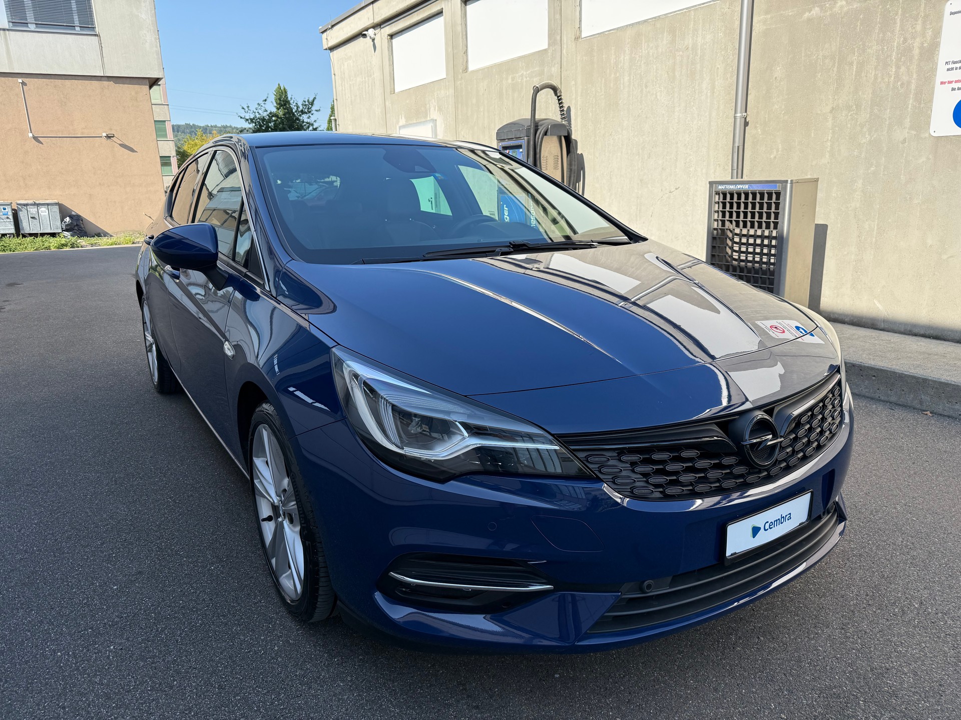 OPEL Astra 1.2i Turbo Ultimate *Einparkhilfe *Spurwechselass. *Frisch ab MFK *Alcantara/Leder *Keyless Open/Start-image-1