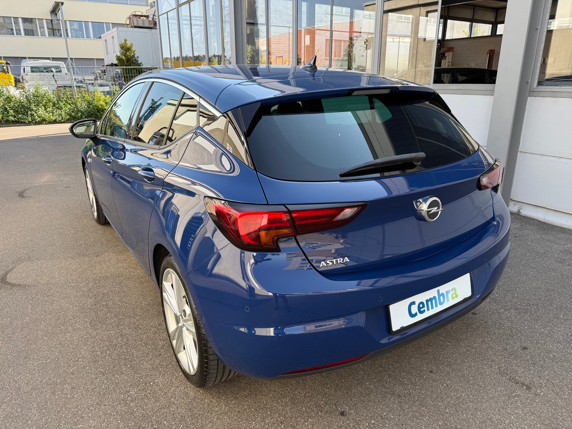 OPEL Astra 1.2i Turbo Ultimate *Einparkhilfe *Spurwechselass. *Frisch ab MFK *Alcantara/Leder *Keyless Open/Start-image-4