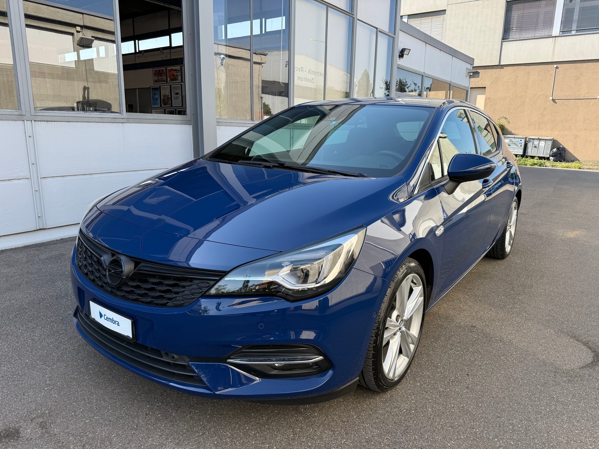 OPEL Astra 1.2i Turbo Ultimate *Einparkhilfe *Spurwechselass. *Frisch ab MFK *Alcantara/Leder *Keyless Open/Start