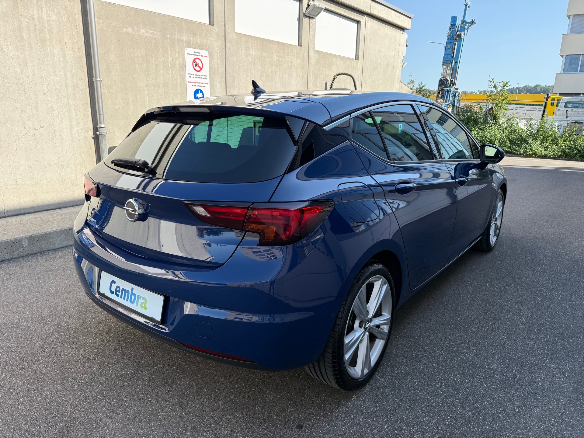 OPEL Astra 1.2i Turbo Ultimate *Einparkhilfe *Spurwechselass. *Frisch ab MFK *Alcantara/Leder *Keyless Open/Start-image-3