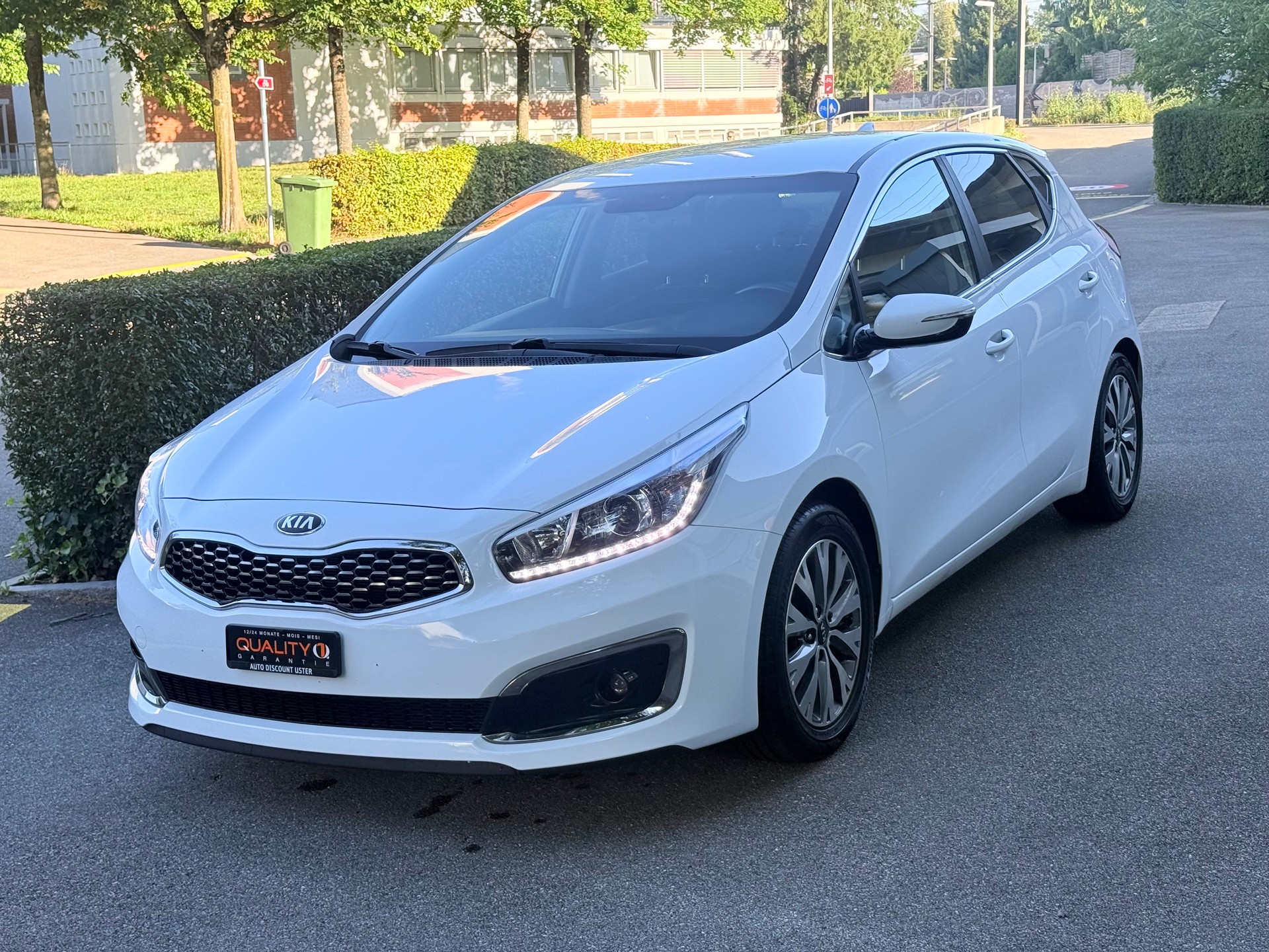 KIA Cee'd 1.6 GDi Trend DCT-image-1