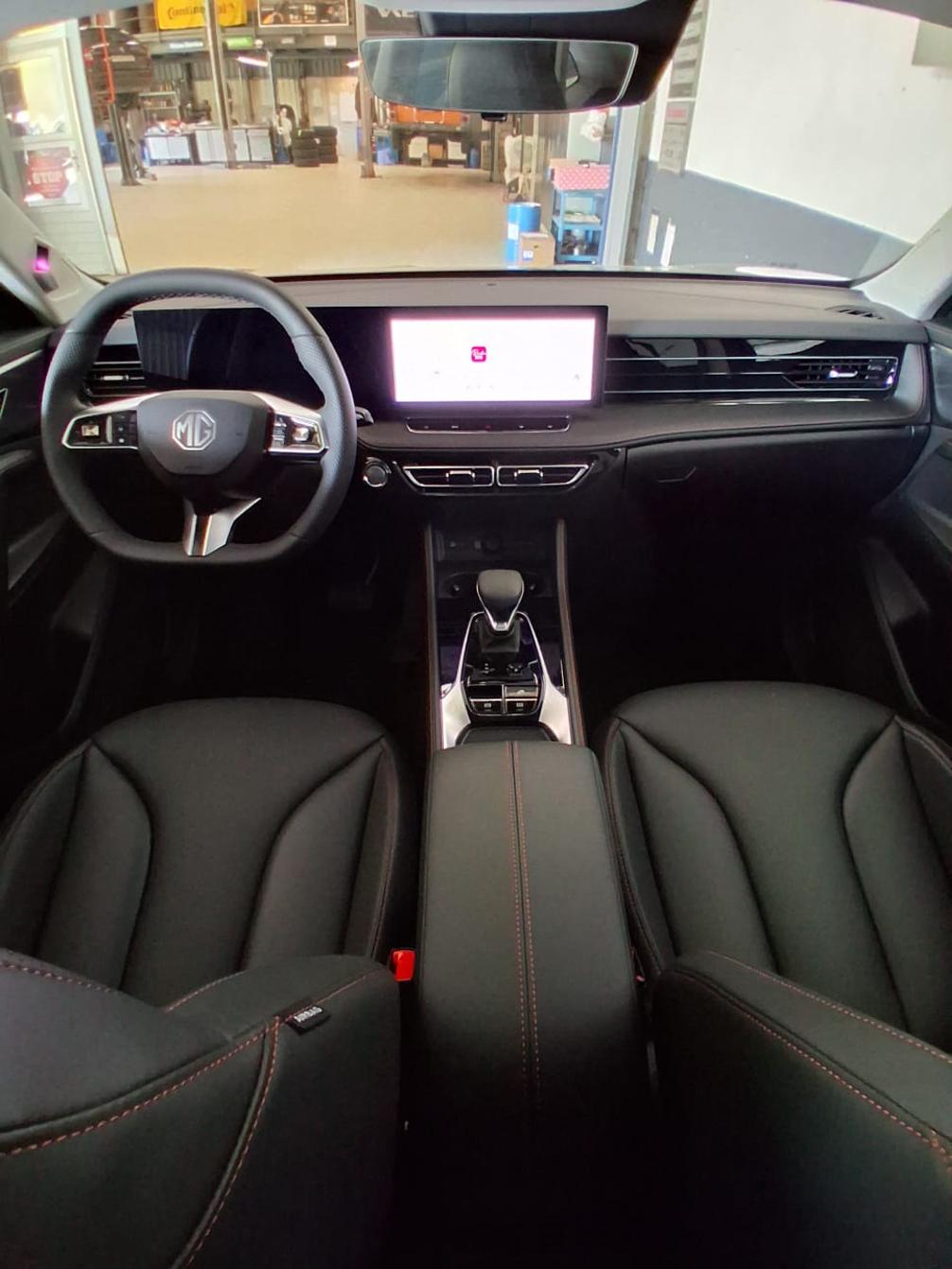 MG MG eHS Luxury-image-14