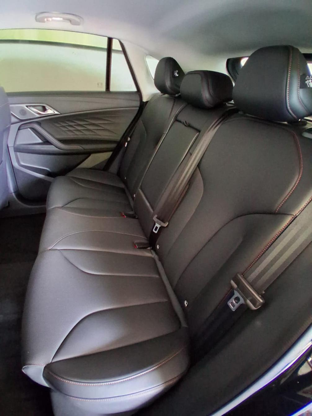 MG MG eHS Luxury-image-9