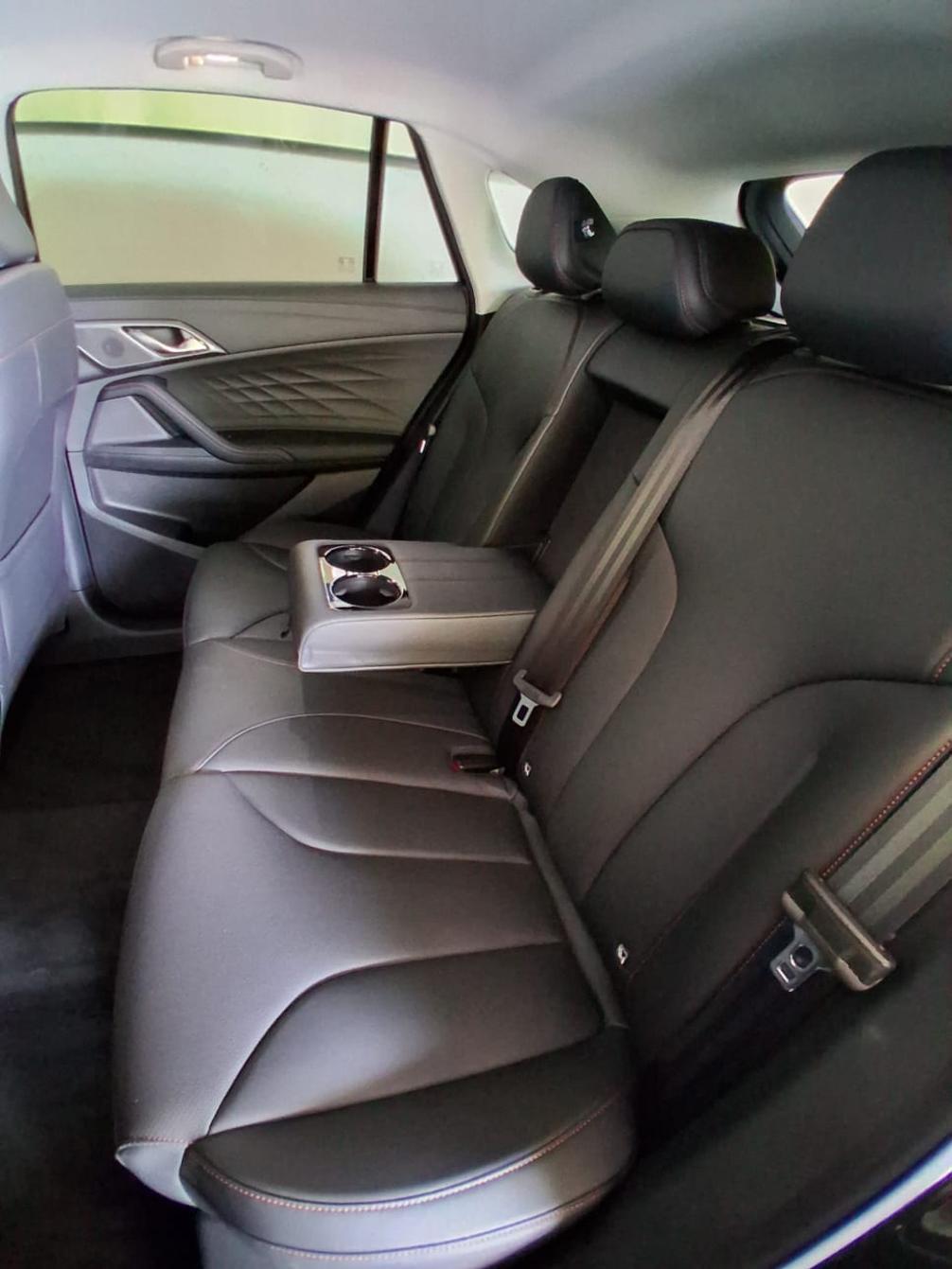 MG MG eHS Luxury-image-10