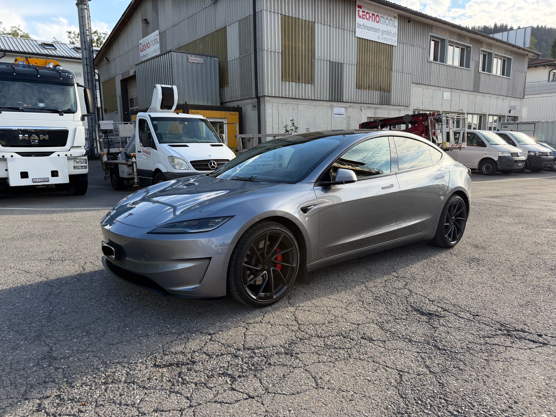TESLA Dual Motor Performance AWD-image-2