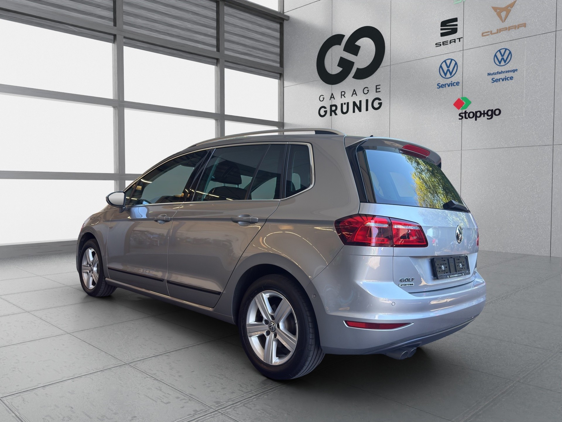 VW Golf Sportsvan 2.0 TDI Highline DSG-image-3