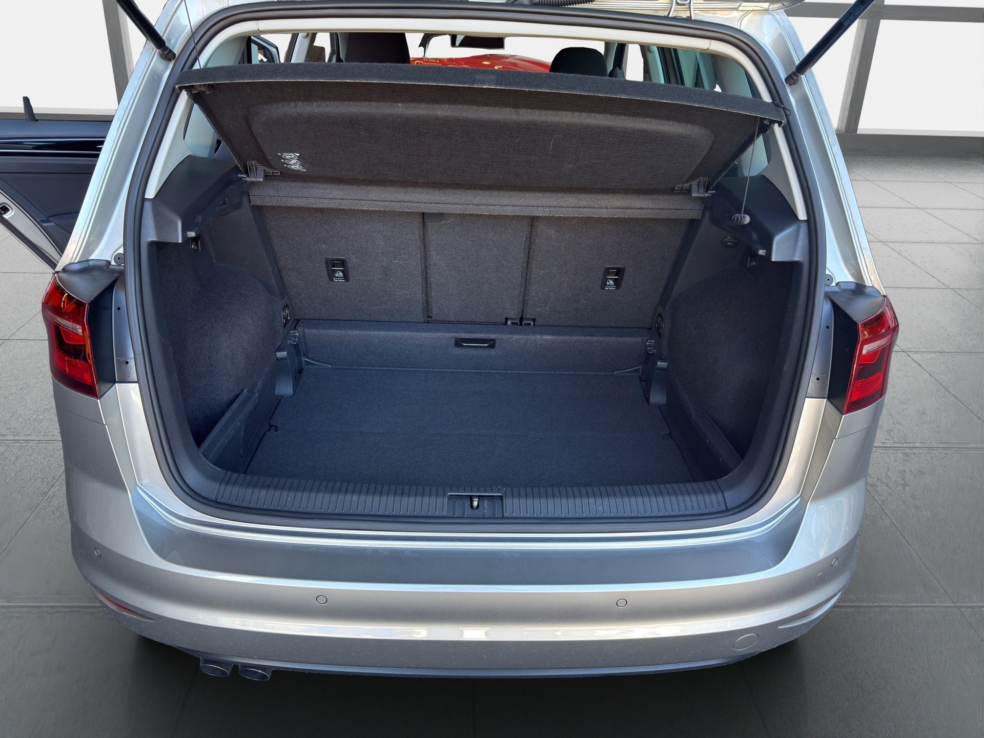 VW Golf Sportsvan 2.0 TDI Highline DSG-image-6