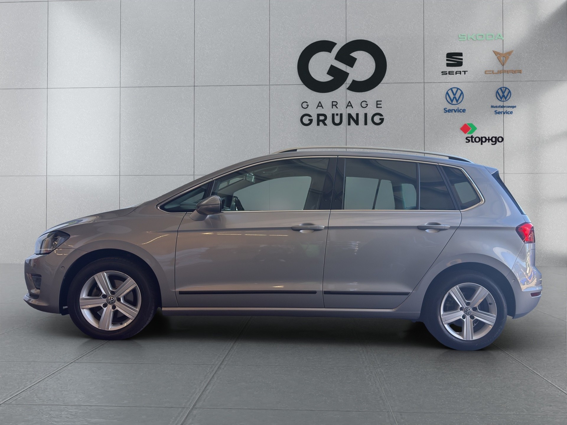 VW Golf Sportsvan 2.0 TDI Highline DSG-image-2