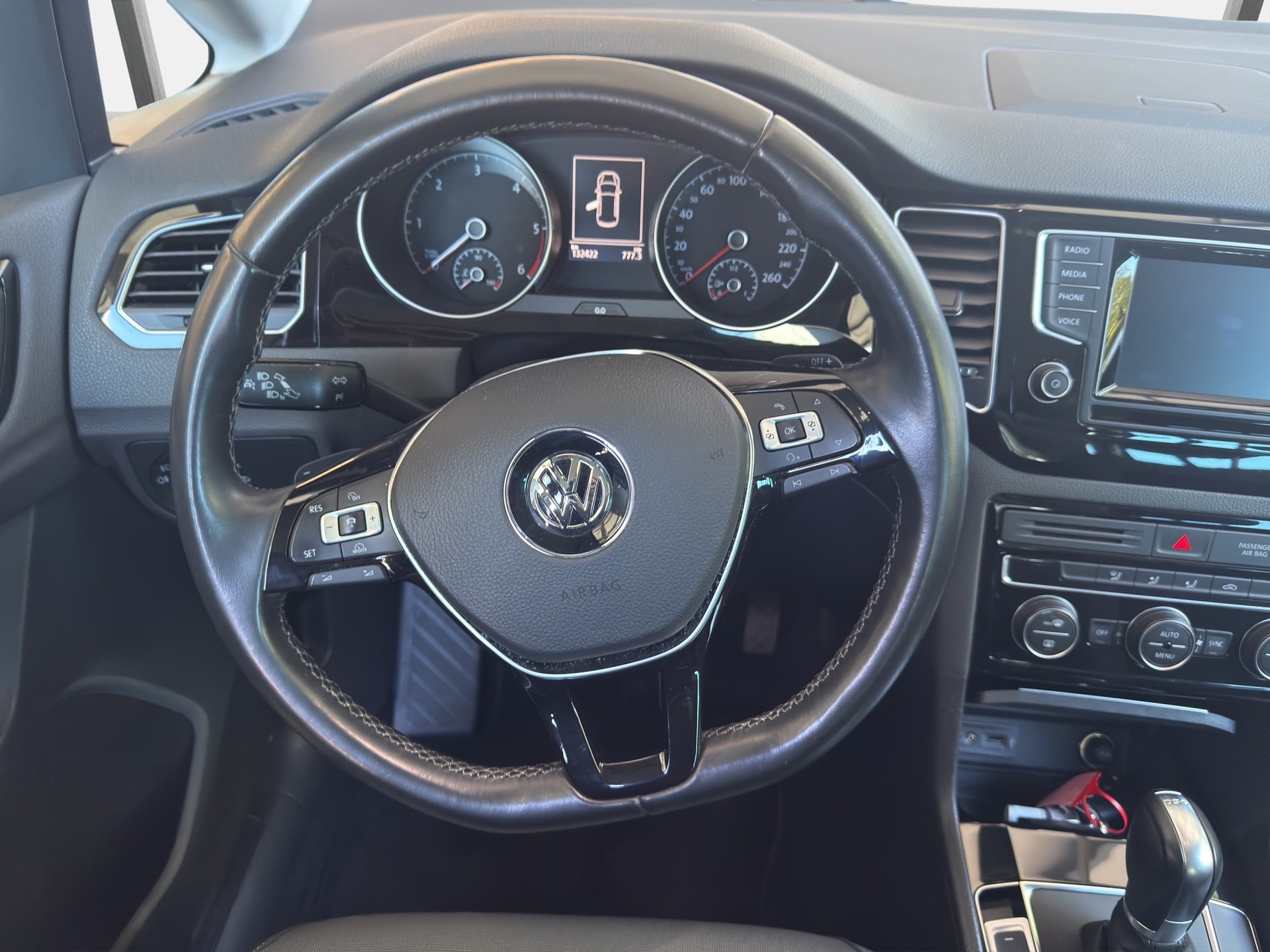VW Golf Sportsvan 2.0 TDI Highline DSG-image-11