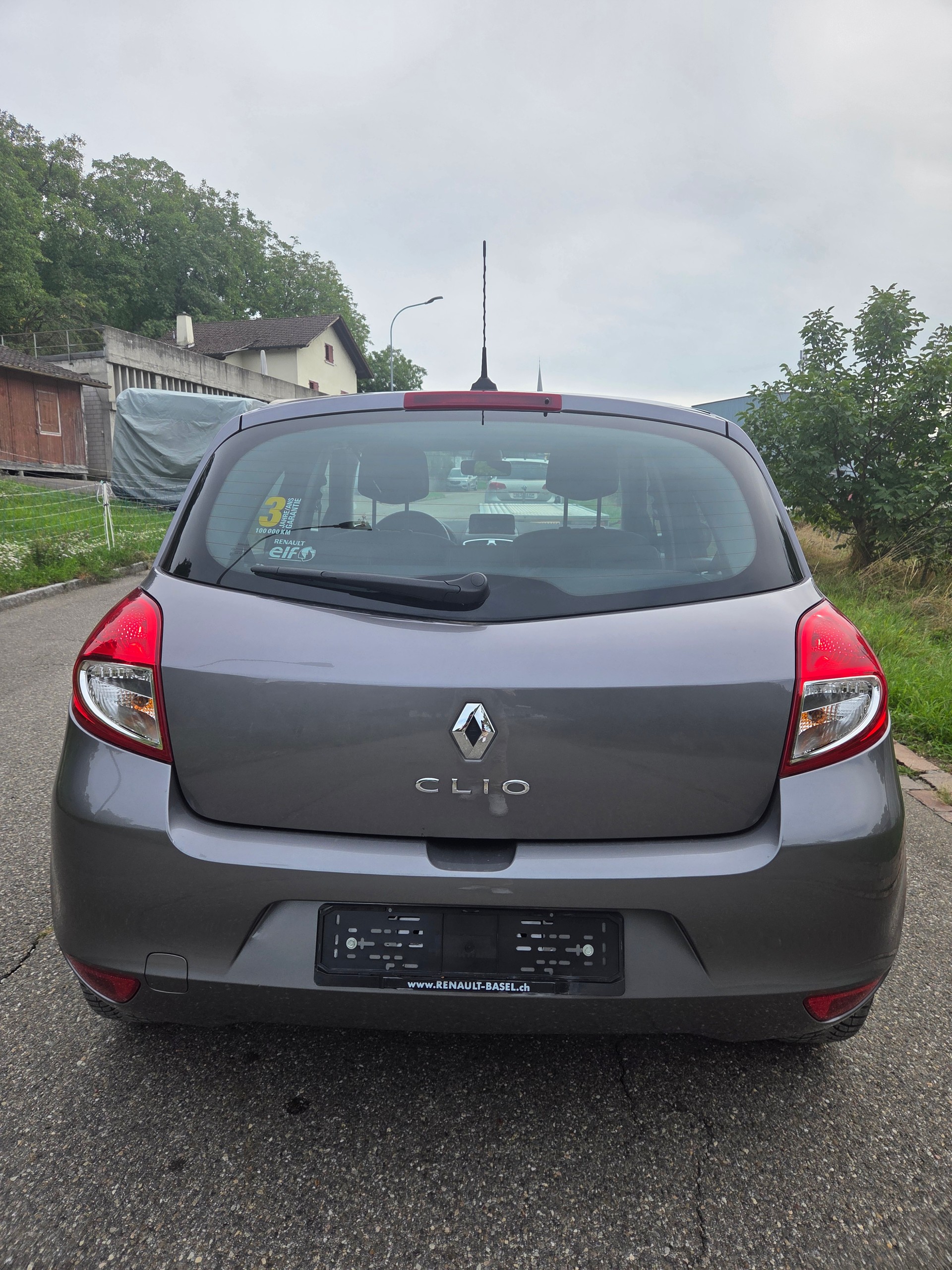 RENAULT Clio 1.6 16V 20th Edition Automatic-image-5