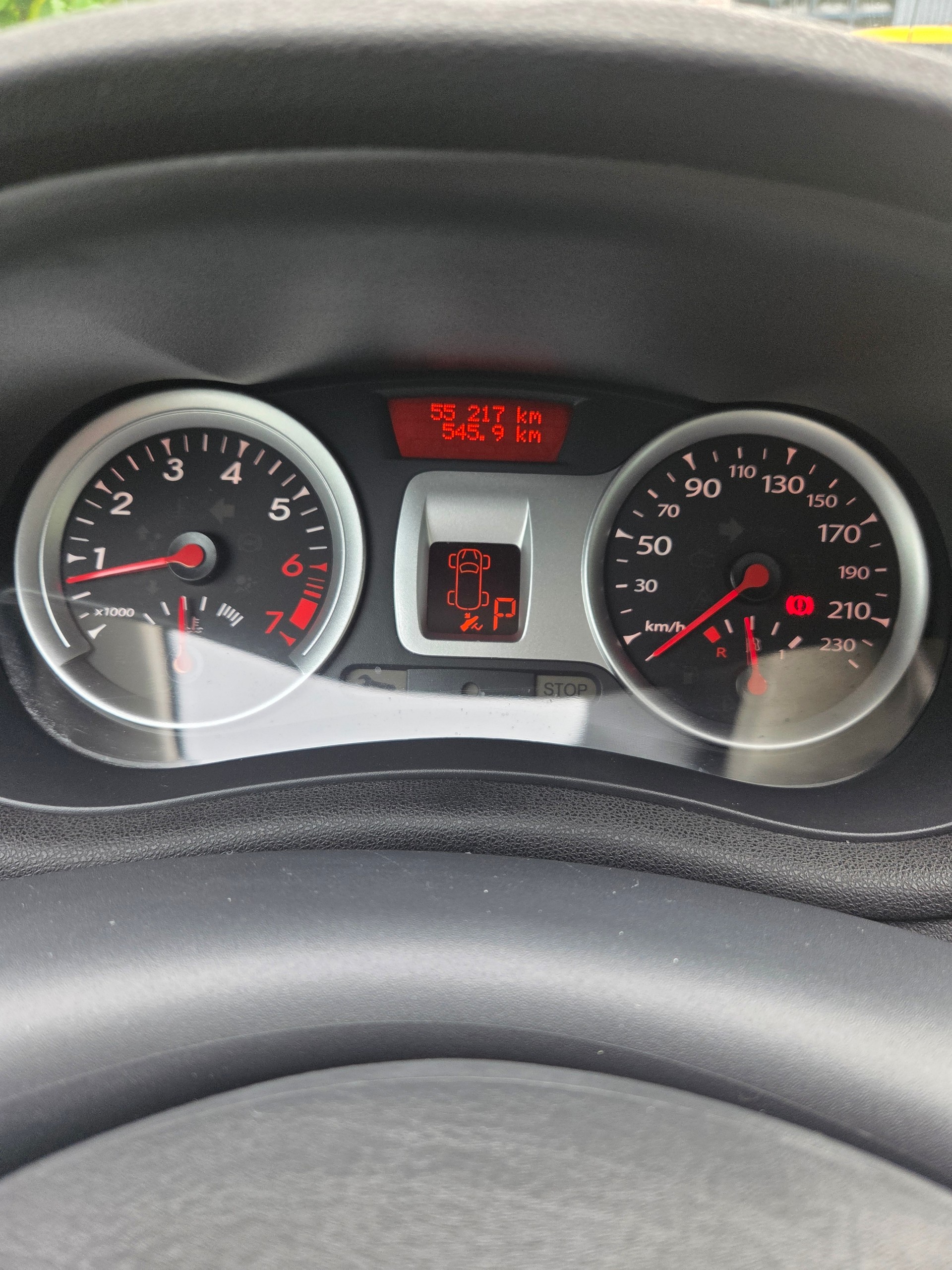 RENAULT Clio 1.6 16V 20th Edition Automatic-image-12