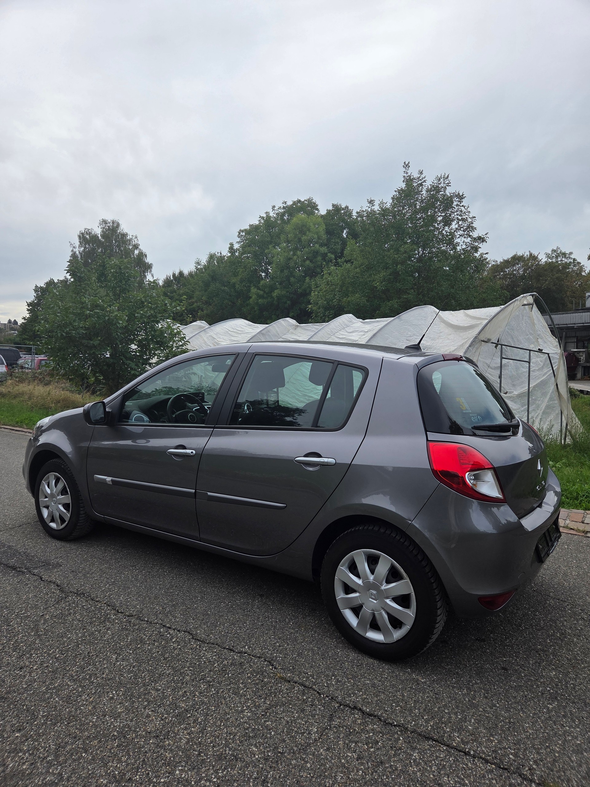 RENAULT Clio 1.6 16V 20th Edition Automatic-image-3