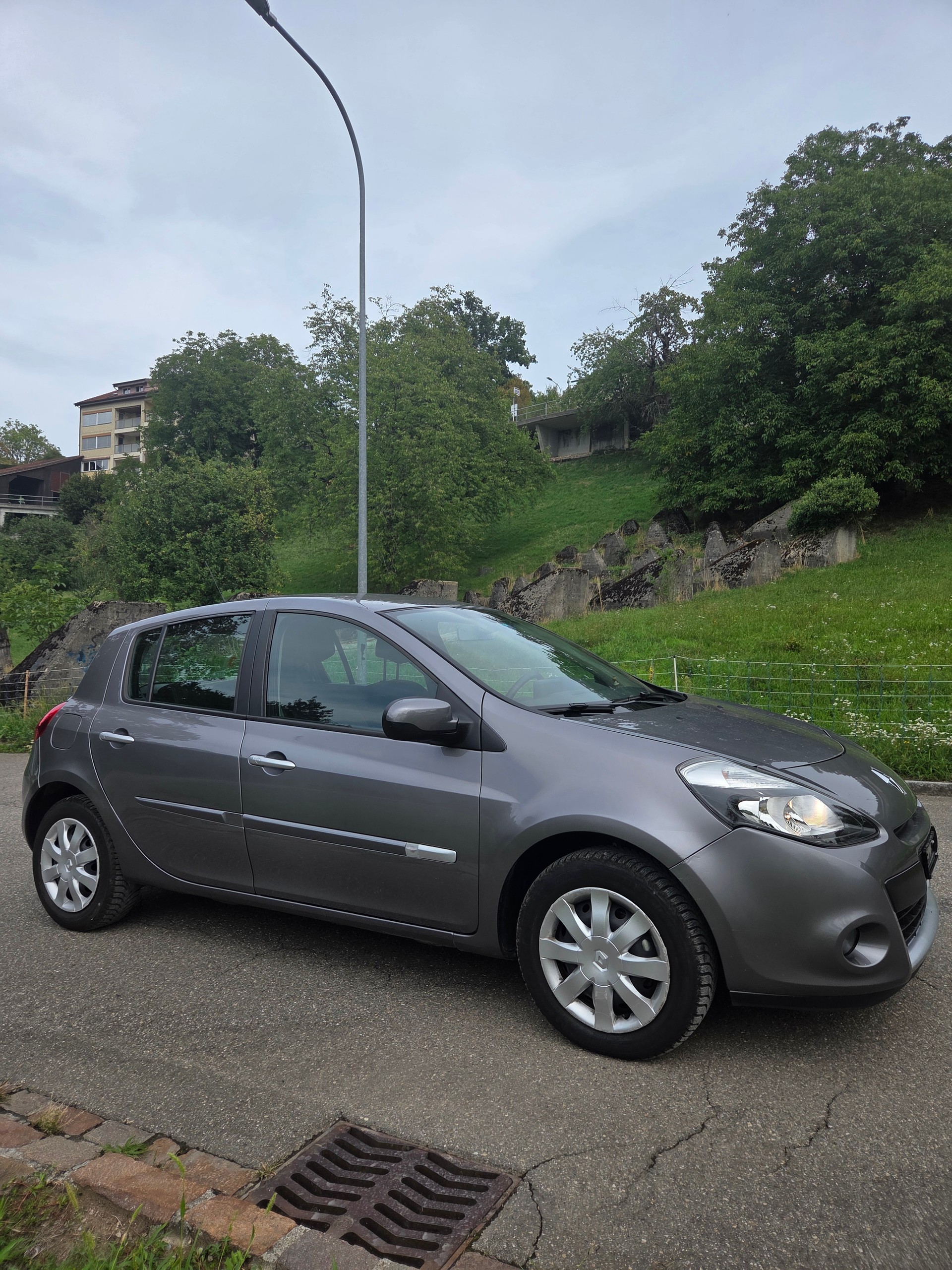 RENAULT Clio 1.6 16V 20th Edition Automatic-image-0