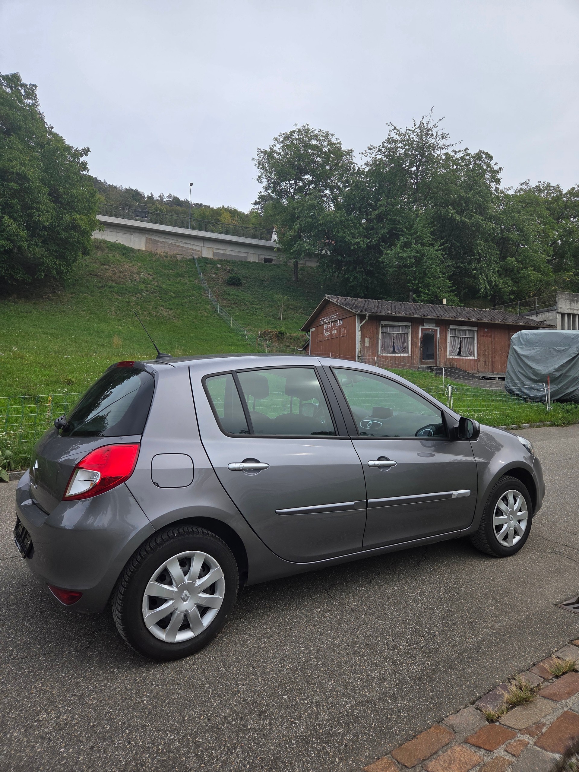 RENAULT Clio 1.6 16V 20th Edition Automatic-image-2