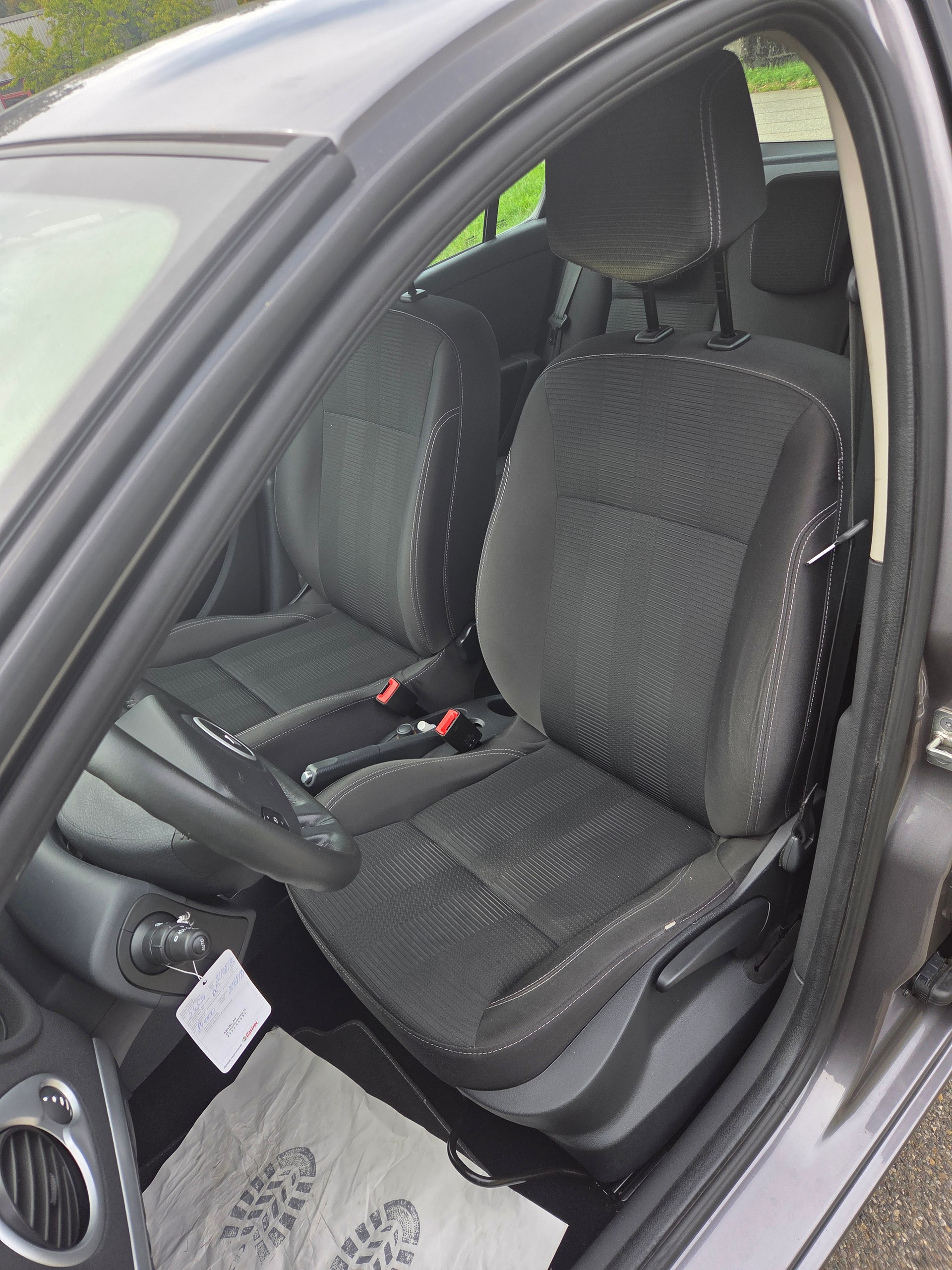 RENAULT Clio 1.6 16V 20th Edition Automatic-image-11