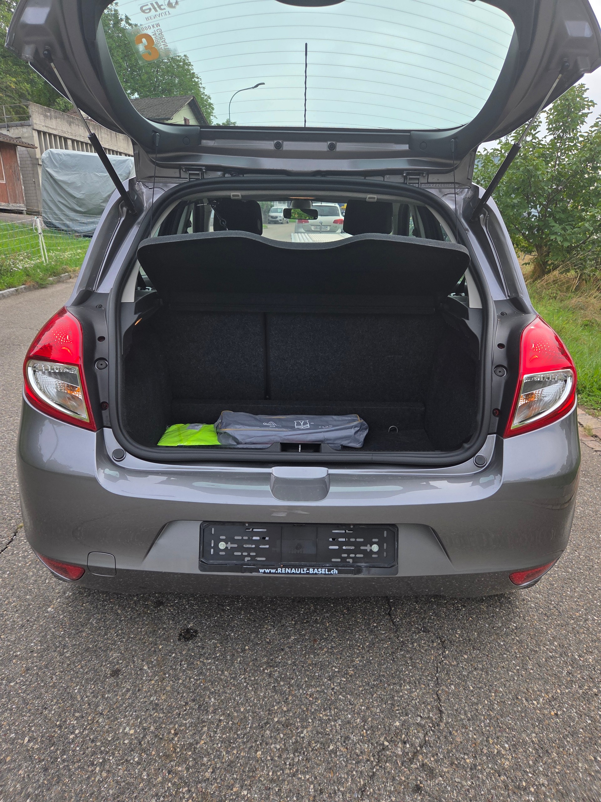 RENAULT Clio 1.6 16V 20th Edition Automatic-image-6
