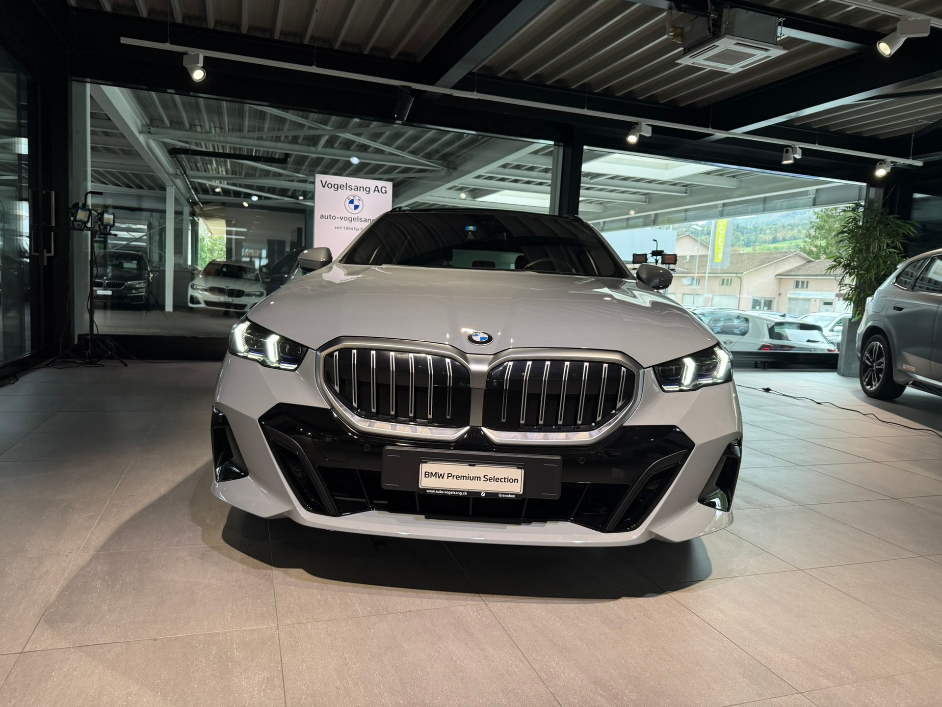 BMW 520d xDrive 48V Touring M Sport Steptronic-showroom-element-1