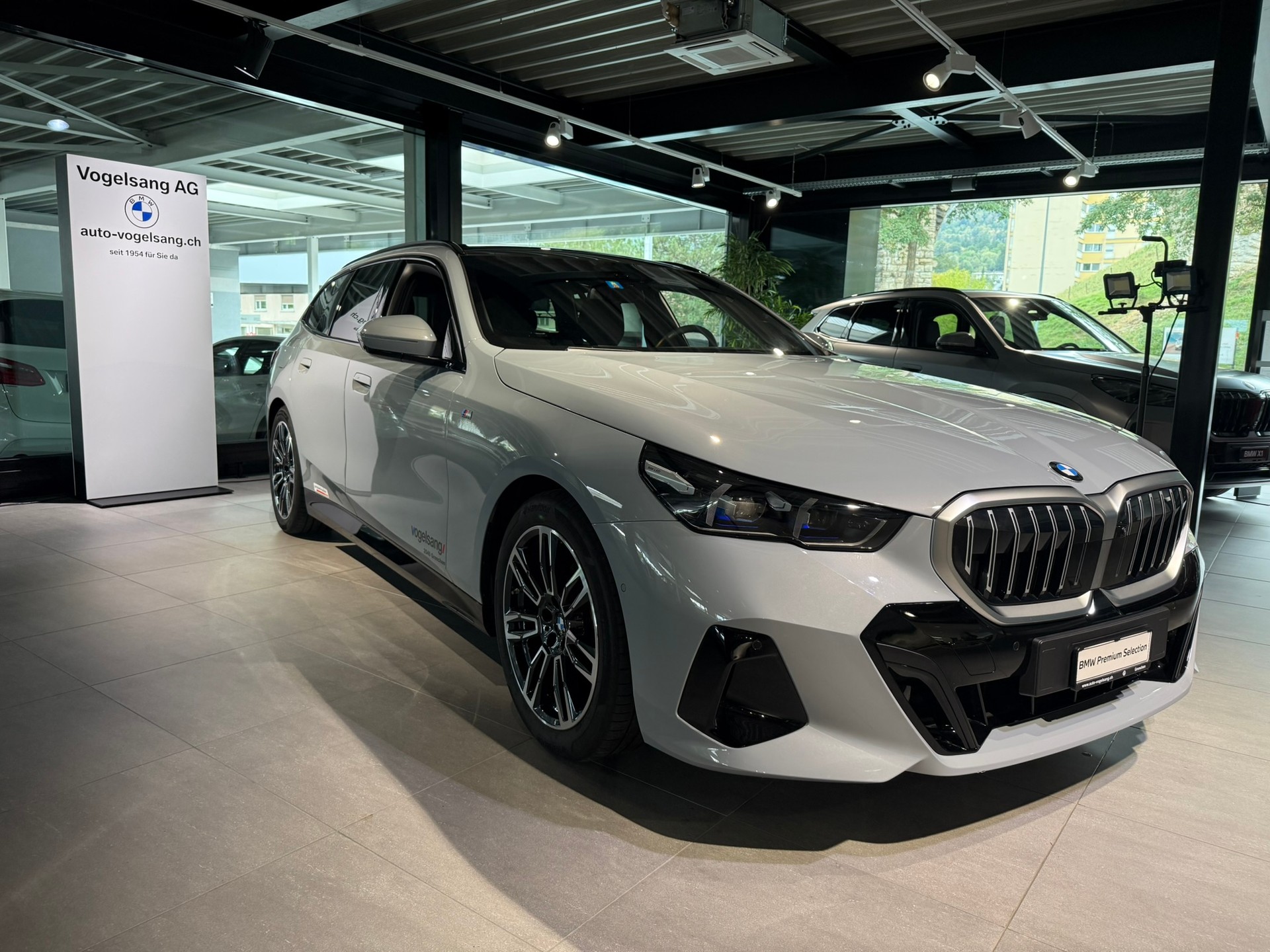 BMW 520d xDrive 48V Touring M Sport Steptronic-showroom-element-2