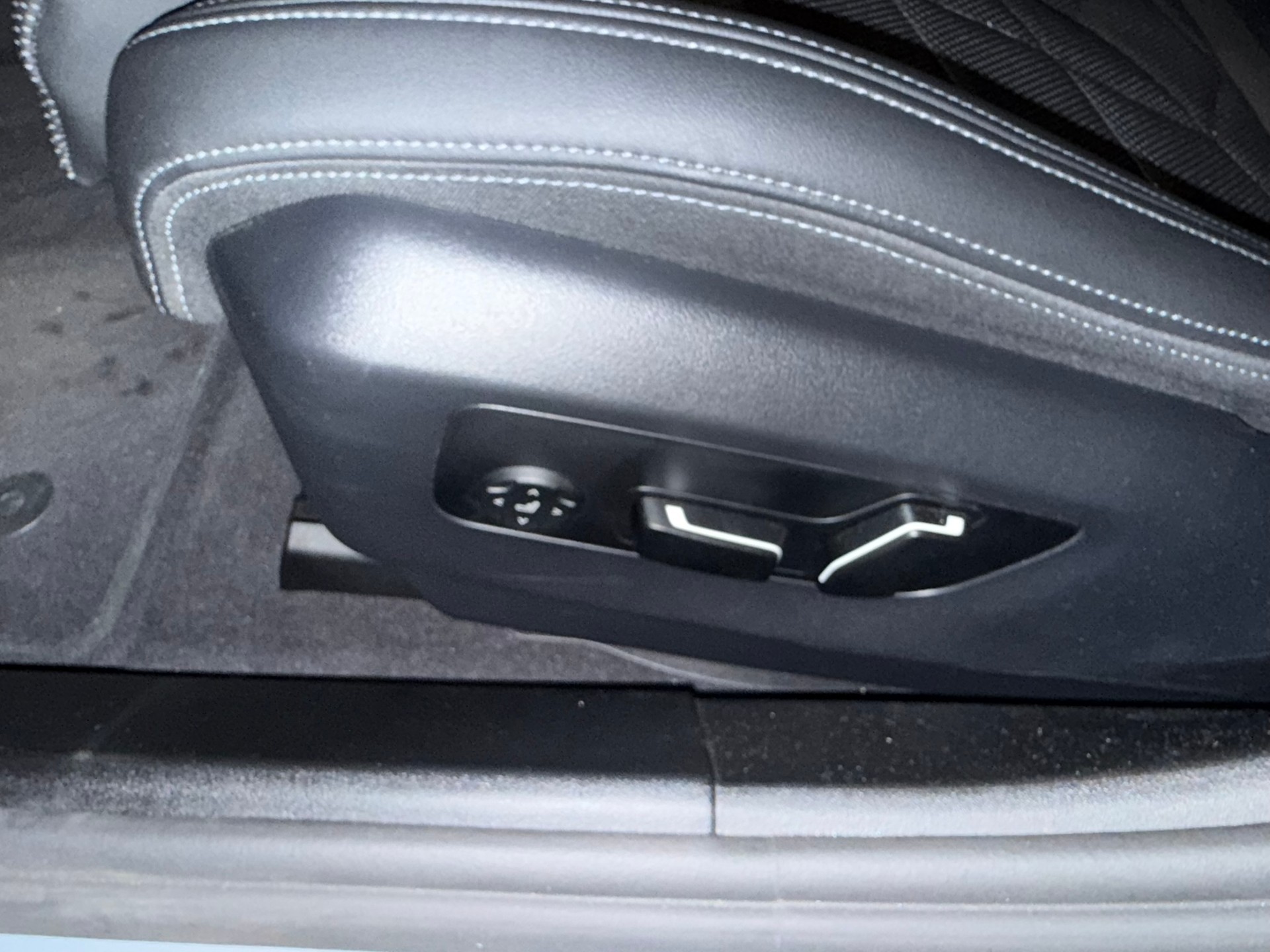 BMW 520d xDrive 48V Touring M Sport Steptronic-image-13