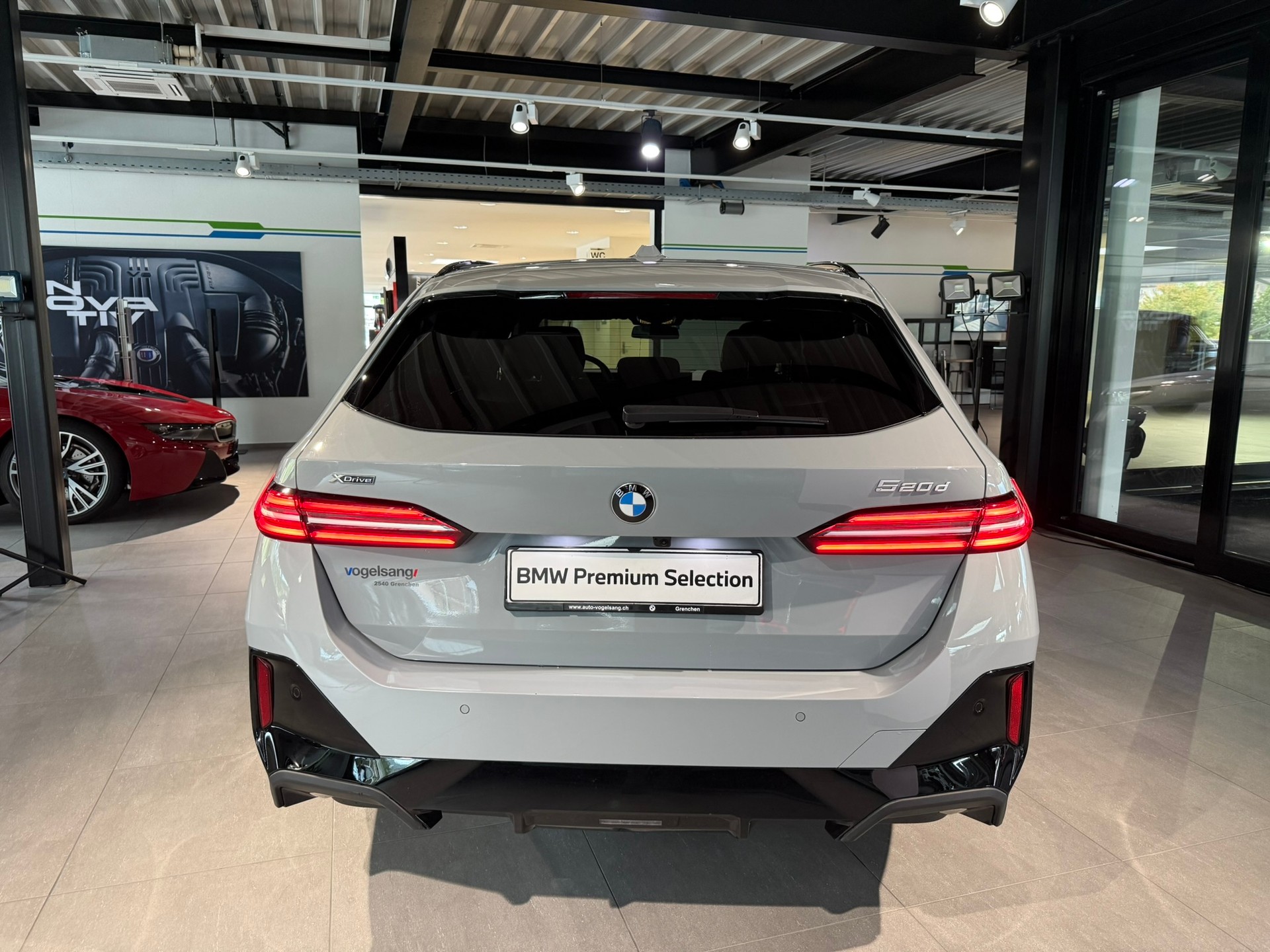 BMW 520d xDrive 48V Touring M Sport Steptronic-image-6