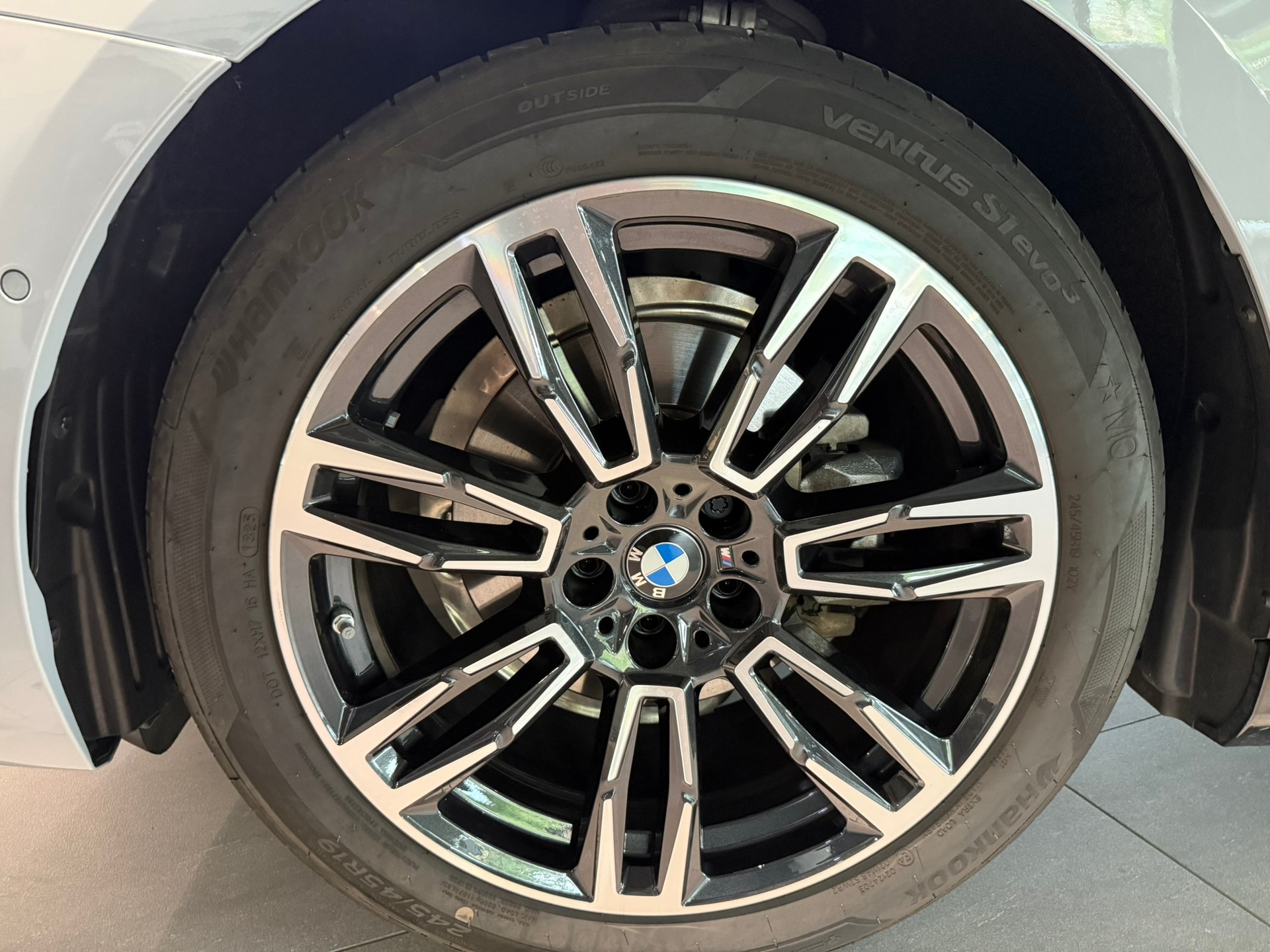 BMW 520d xDrive 48V Touring M Sport Steptronic-image-8