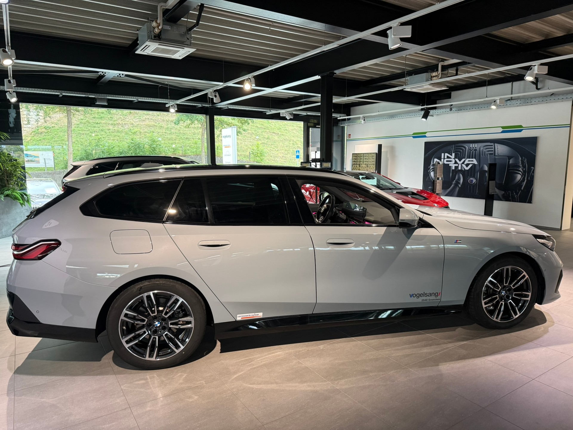 BMW 520d xDrive 48V Touring M Sport Steptronic-showroom-element-3