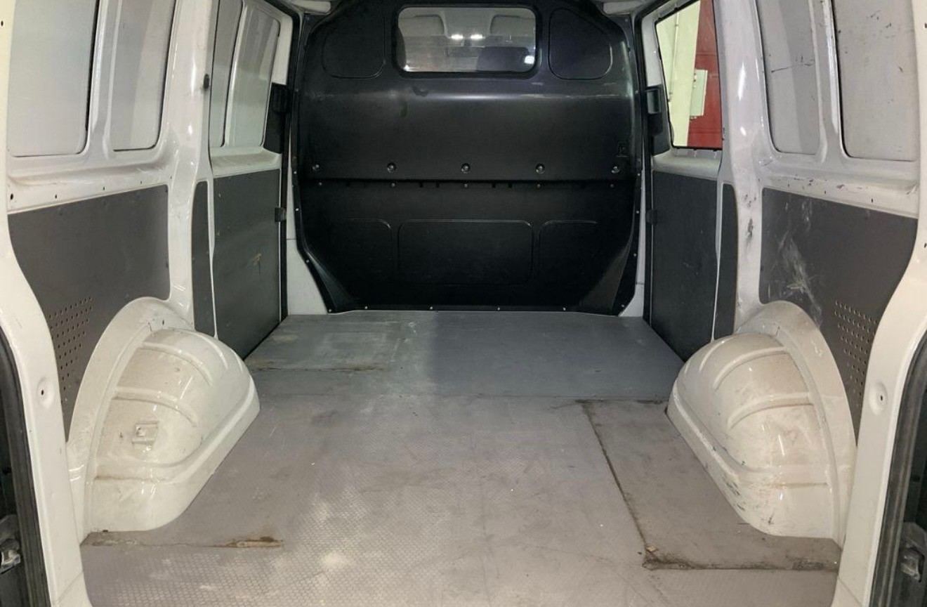VW T6.1 2.0 TDI 4Motion DSG-image-4