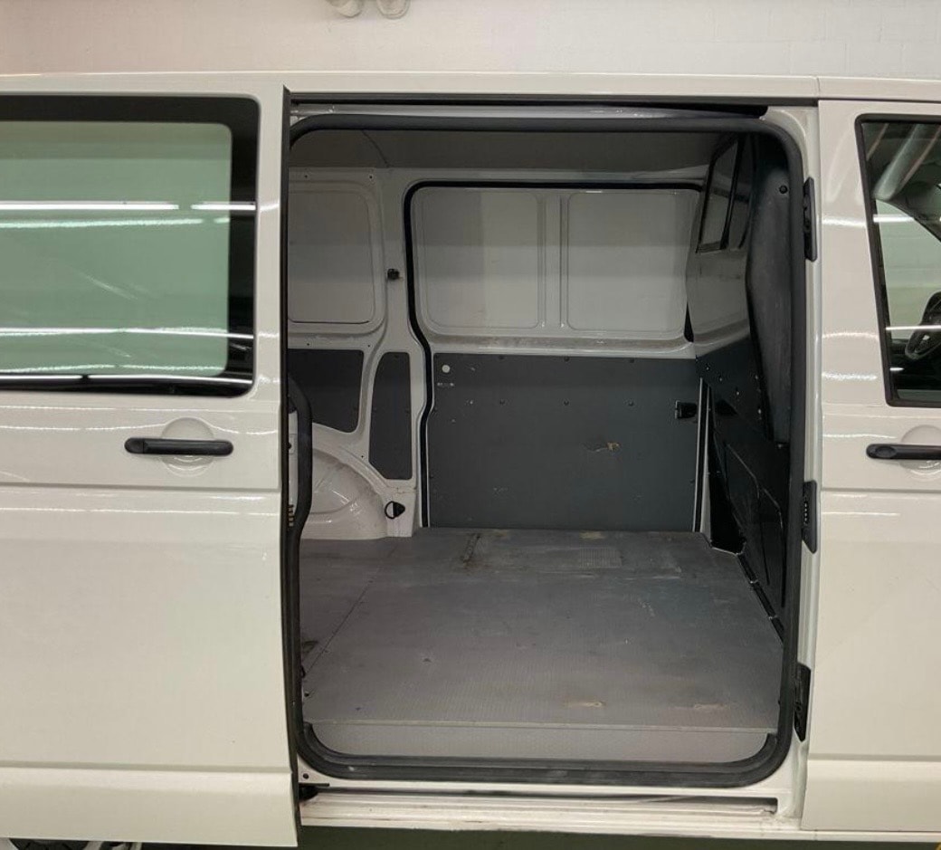 VW T6.1 2.0 TDI 4Motion DSG-image-3