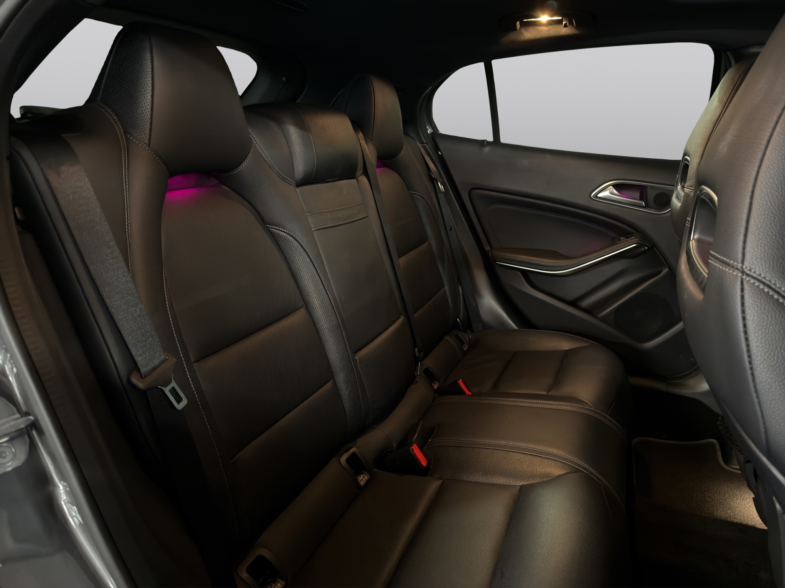MERCEDES-BENZ GLA 250 AMG Line Swiss Star 4Matic 7G-DCT-image-3