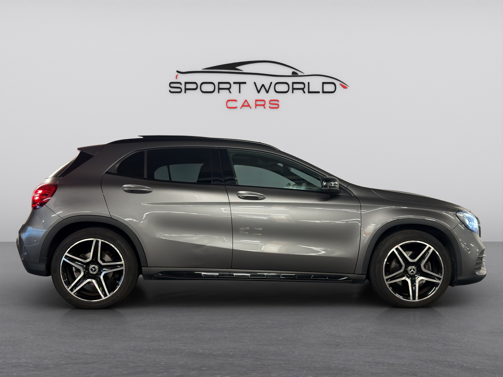 MERCEDES-BENZ GLA 250 AMG Line Swiss Star 4Matic 7G-DCT-image-12
