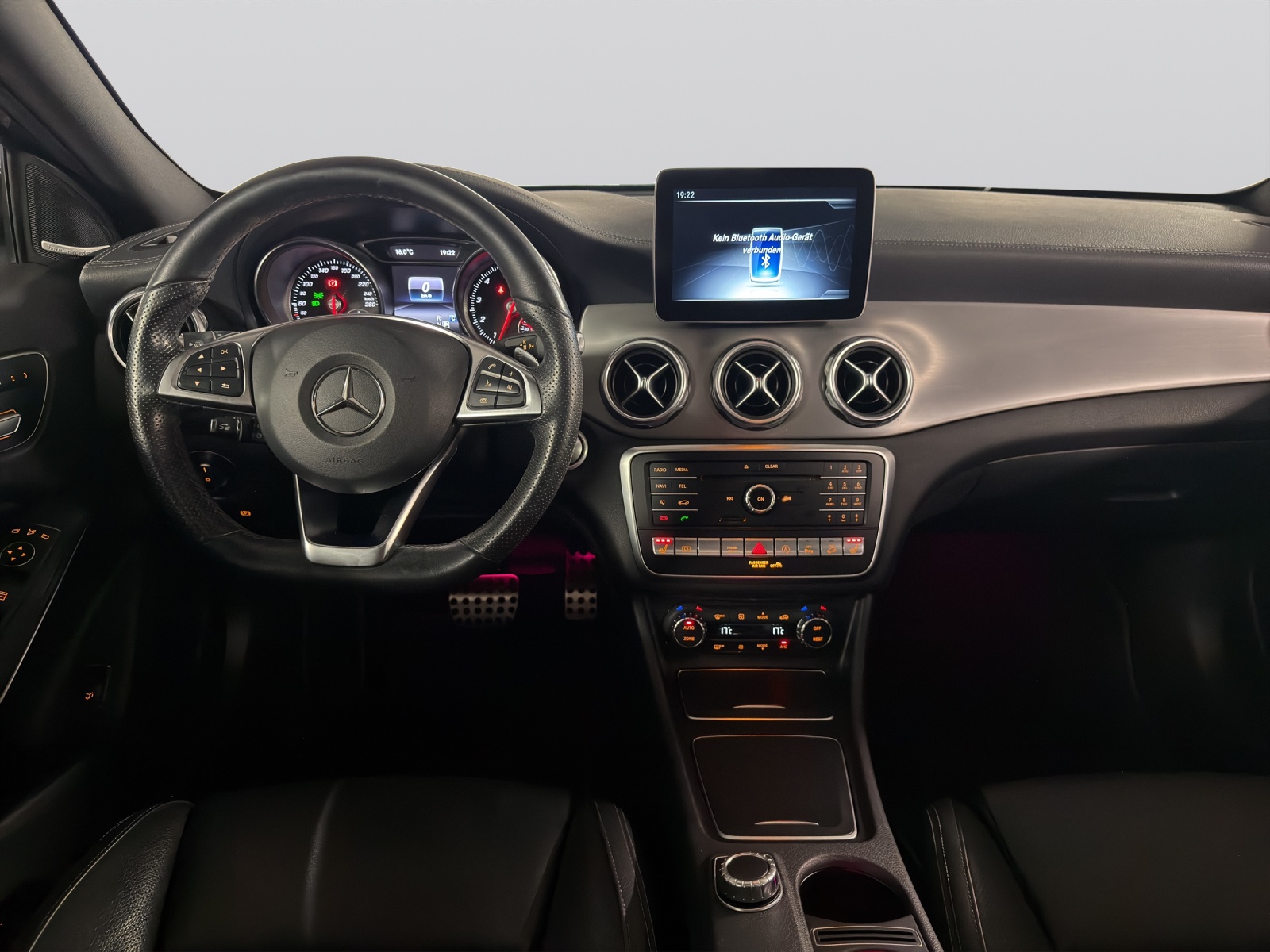 MERCEDES-BENZ GLA 250 AMG Line Swiss Star 4Matic 7G-DCT-image-13