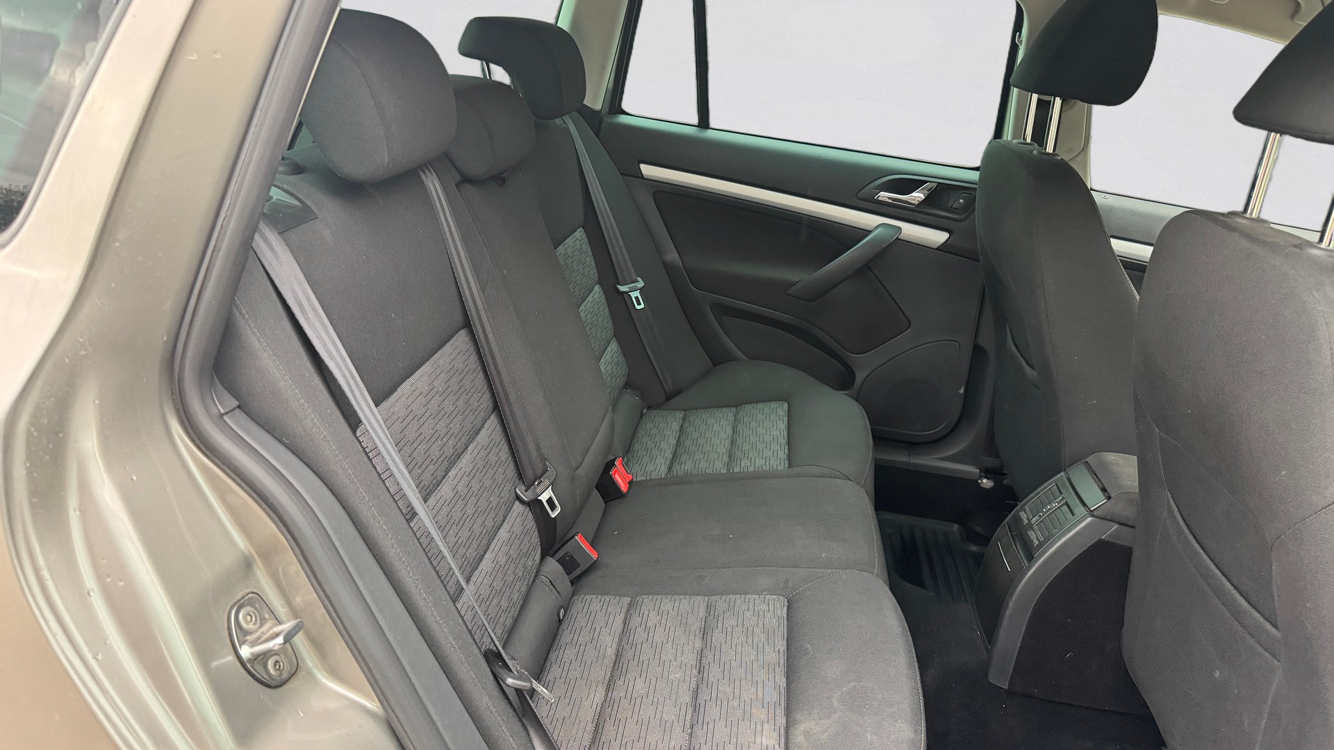 SKODA Octavia Combi 1.8 TSI 4x4-image-12