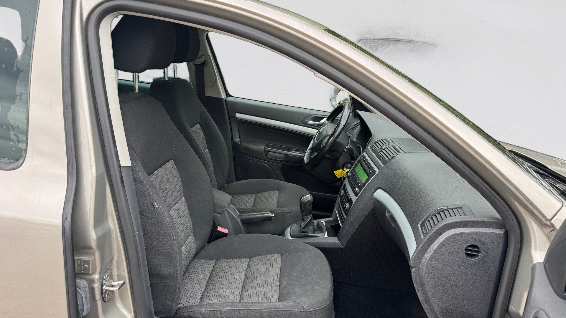 SKODA Octavia Combi 1.8 TSI 4x4-image-14