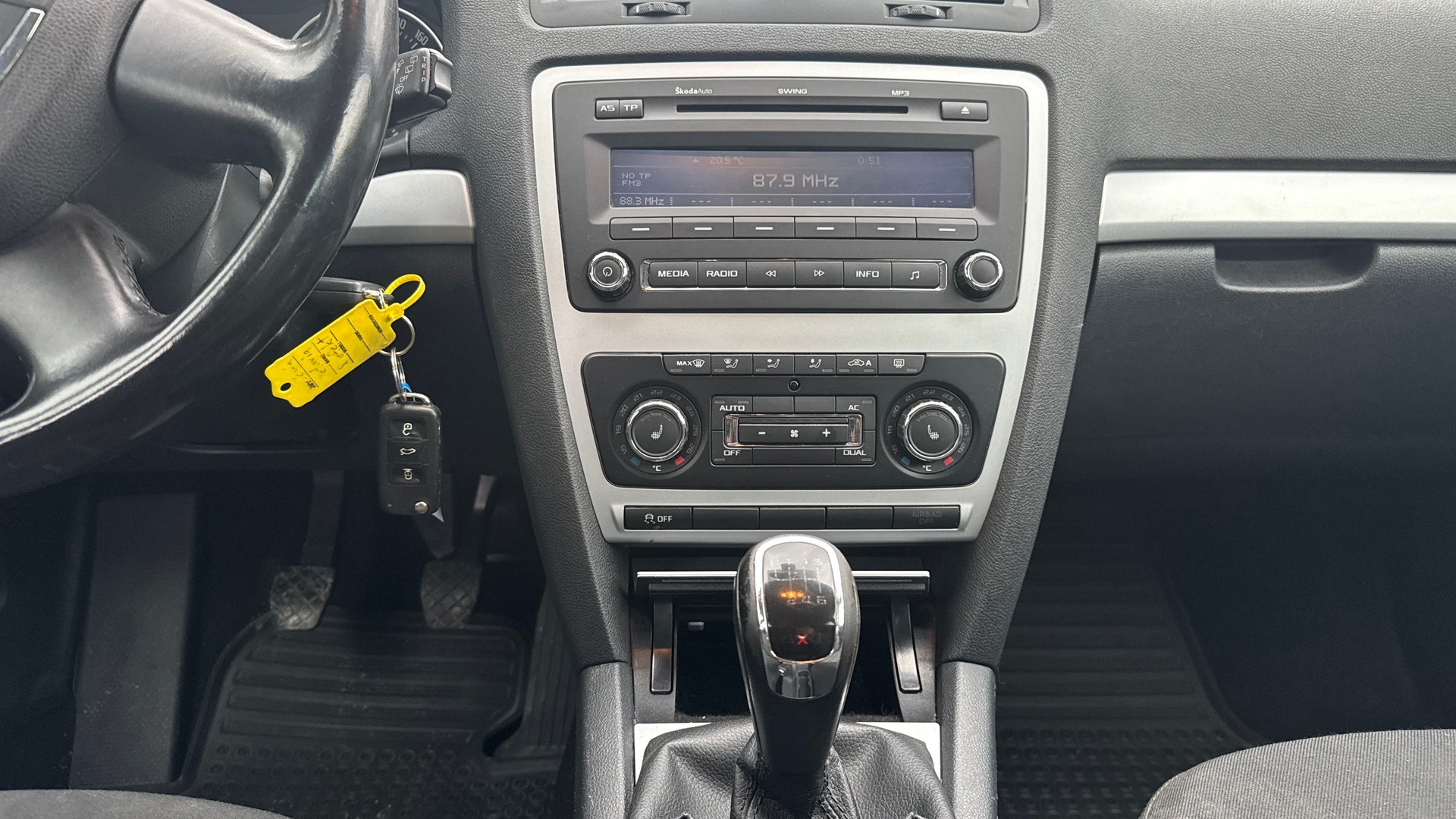 SKODA Octavia Combi 1.8 TSI 4x4-image-19