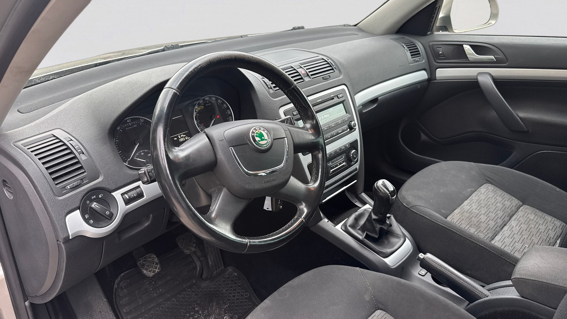 SKODA Octavia Combi 1.8 TSI 4x4-image-17