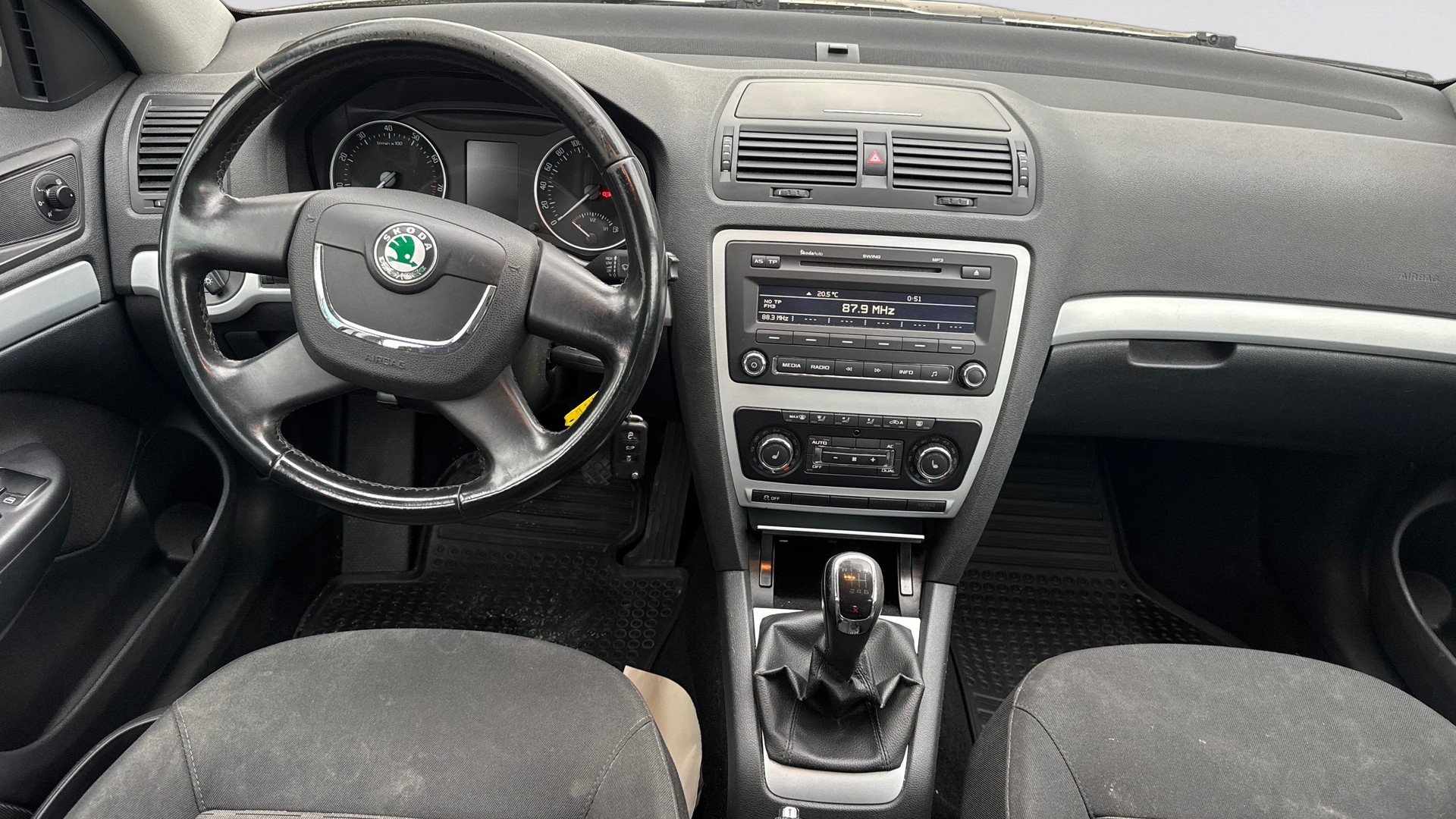 SKODA Octavia Combi 1.8 TSI 4x4-image-18