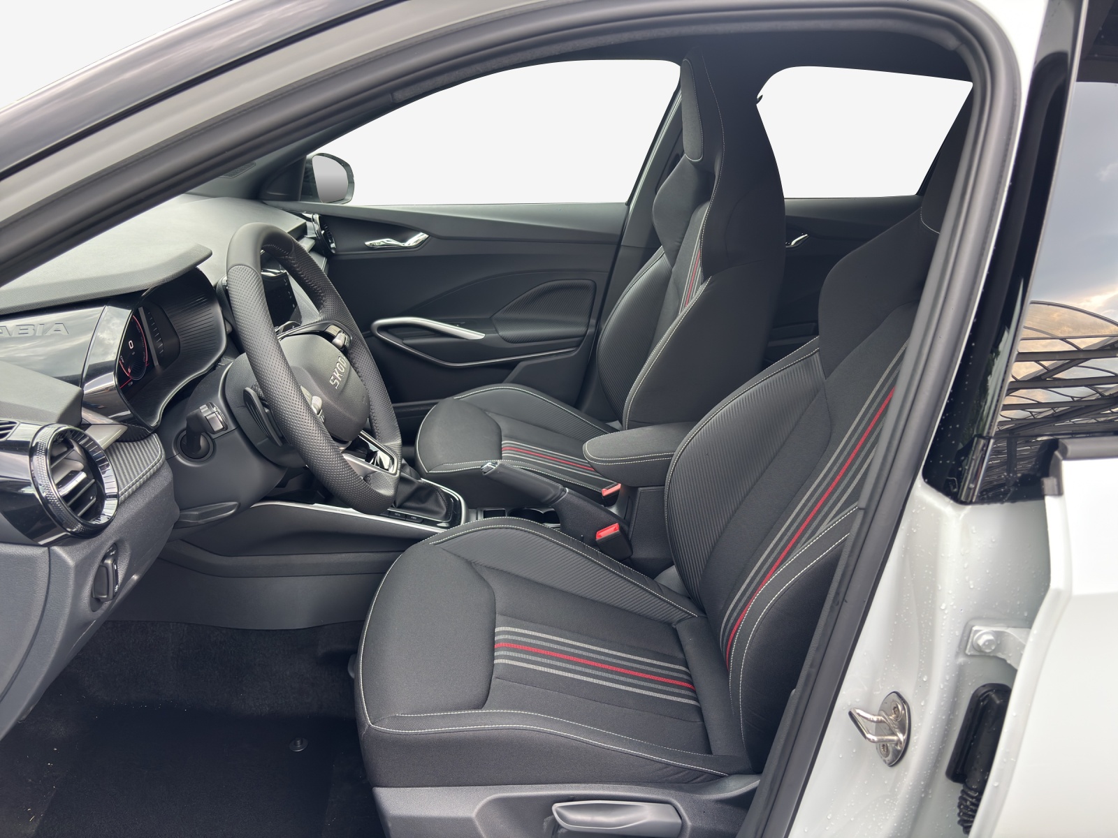 SKODA Fabia 1.5 TSI 130 DSG-image-7