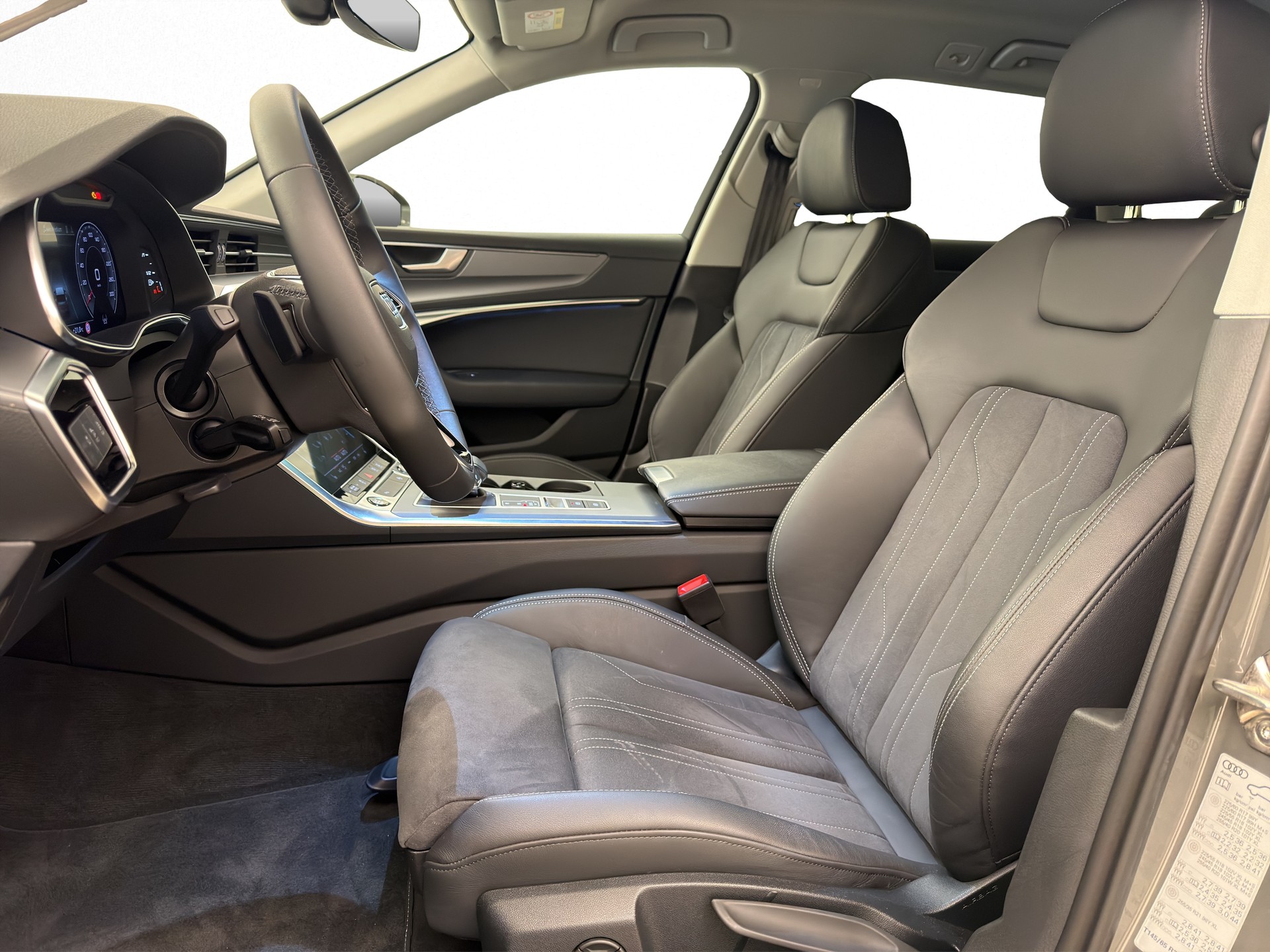 AUDI A6 Avant 2.0 TDI 35 Advanced S-Tronic-image-9